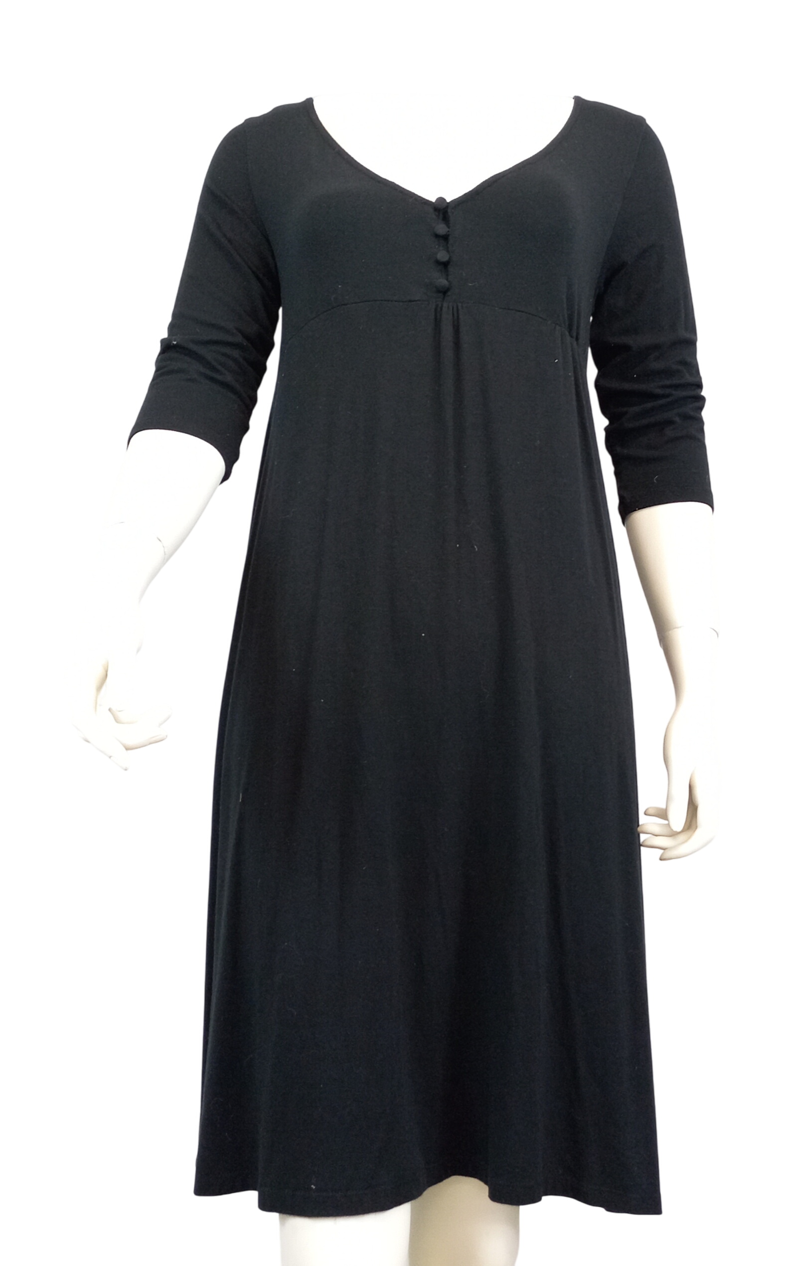 Robe noire fine Très bon état - 10,00 € Robe noire fine Très bon état reconditionné disponible sur Label Emmaüs
