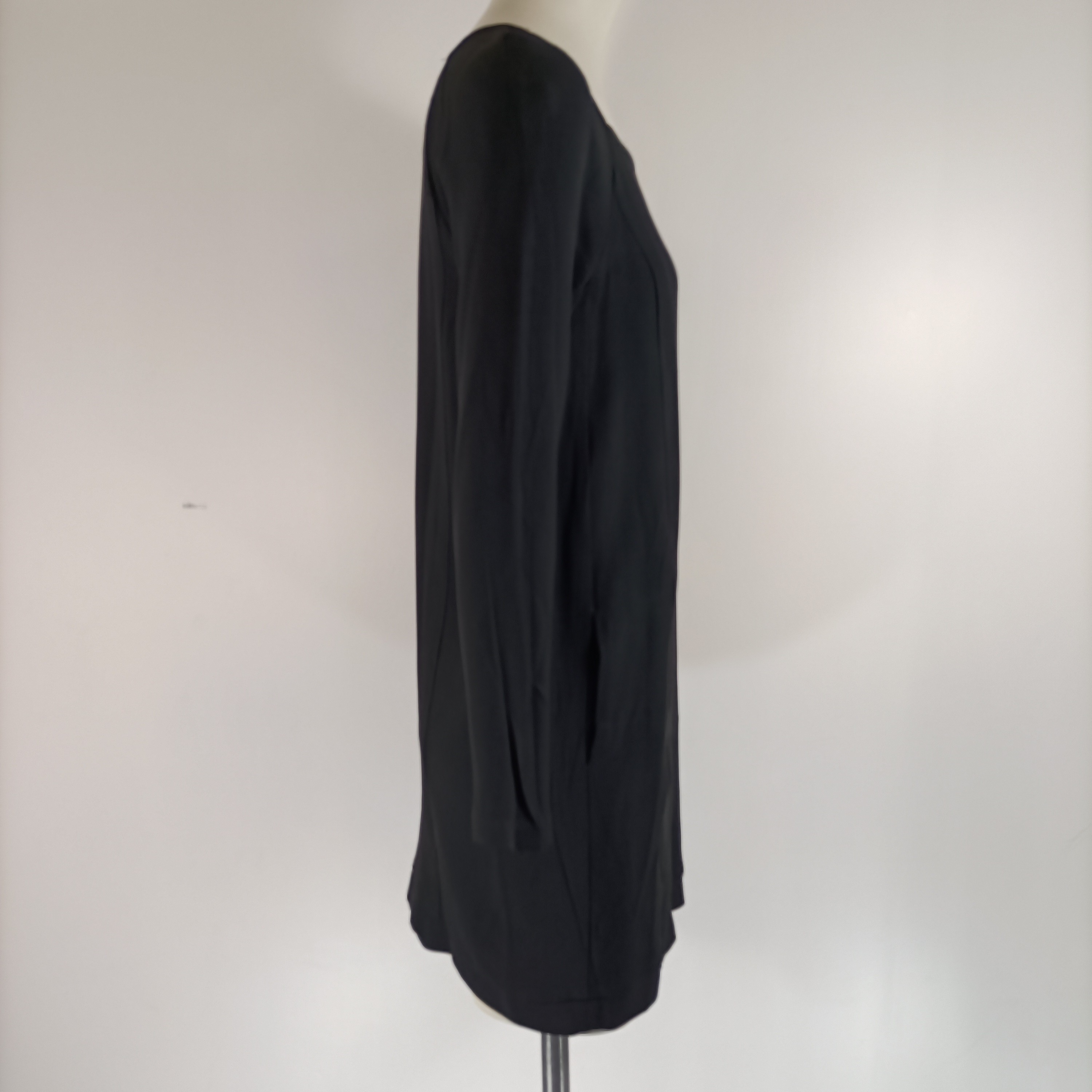 Voir photo 5 de Robe noire fluide à manches longues col carré Patrizia Pepe taille 42 chic minimaliste A2004 Robe noire fluide à manches longues col carré Patrizia Pepe taille 42 chic minimaliste A2004 Parfait état reconditionné photo 5
