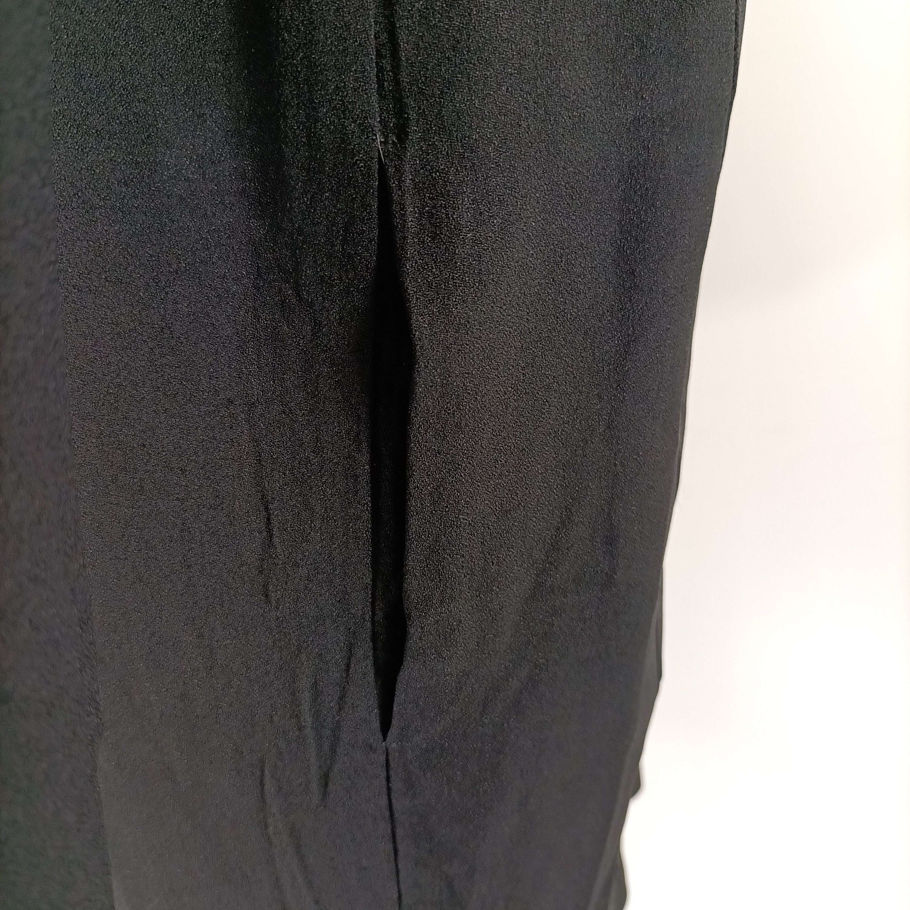 Voir photo 7 de Robe noire fluide à manches longues col carré Patrizia Pepe taille 42 chic minimaliste A2004 Robe noire fluide à manches longues col carré Patrizia Pepe taille 42 chic minimaliste A2004 Parfait état reconditionné photo 7