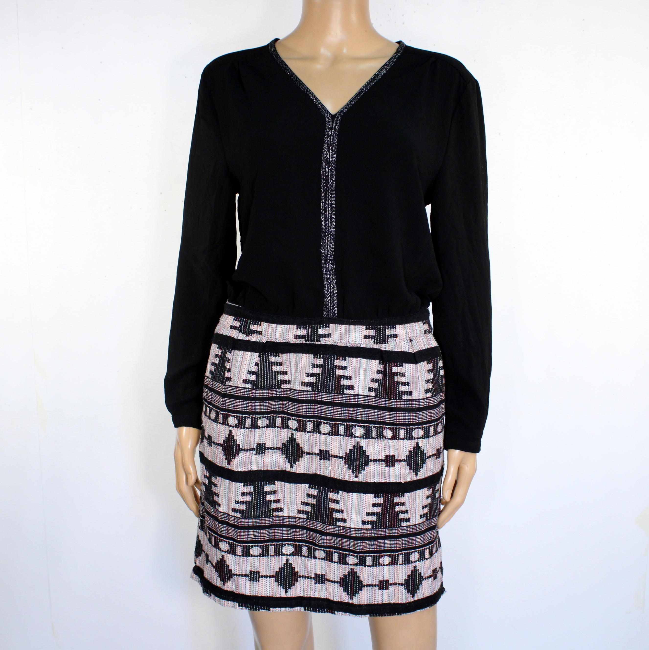 Acheter Robe Noire NOEMIE & CO Taille M Bon état - 11,50 € Robe Noire NOEMIE & CO Taille M Bon état reconditionné disponible sur Label Emmaüs
