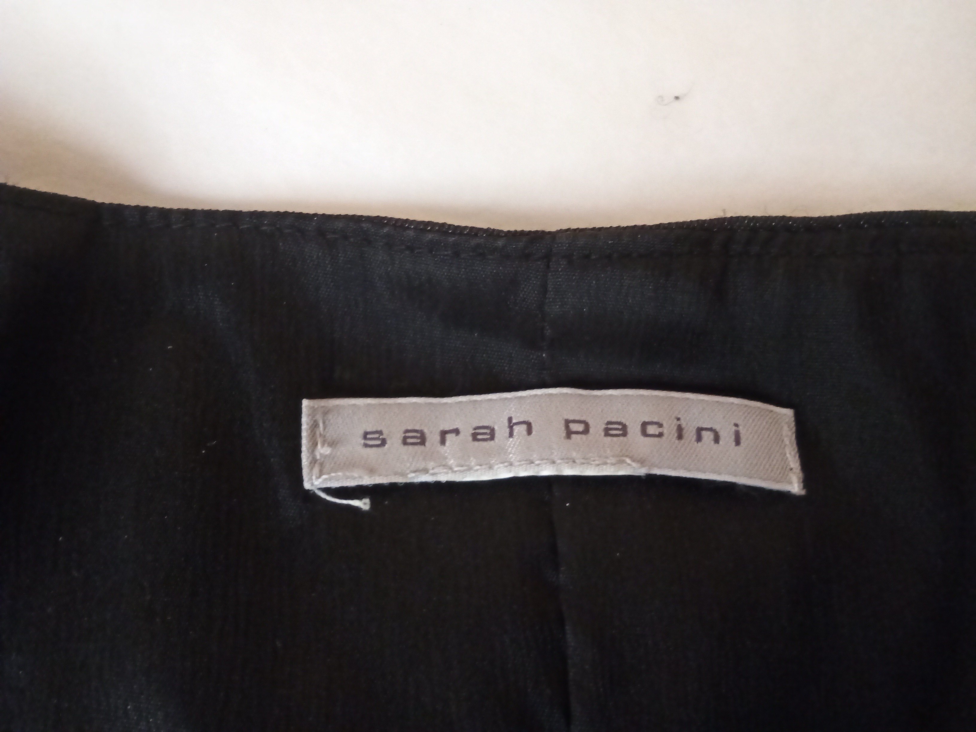 Voir photo 4 de Robe noire Sarah Pacini Robe noire Sarah Pacini Bon état reconditionné photo 4