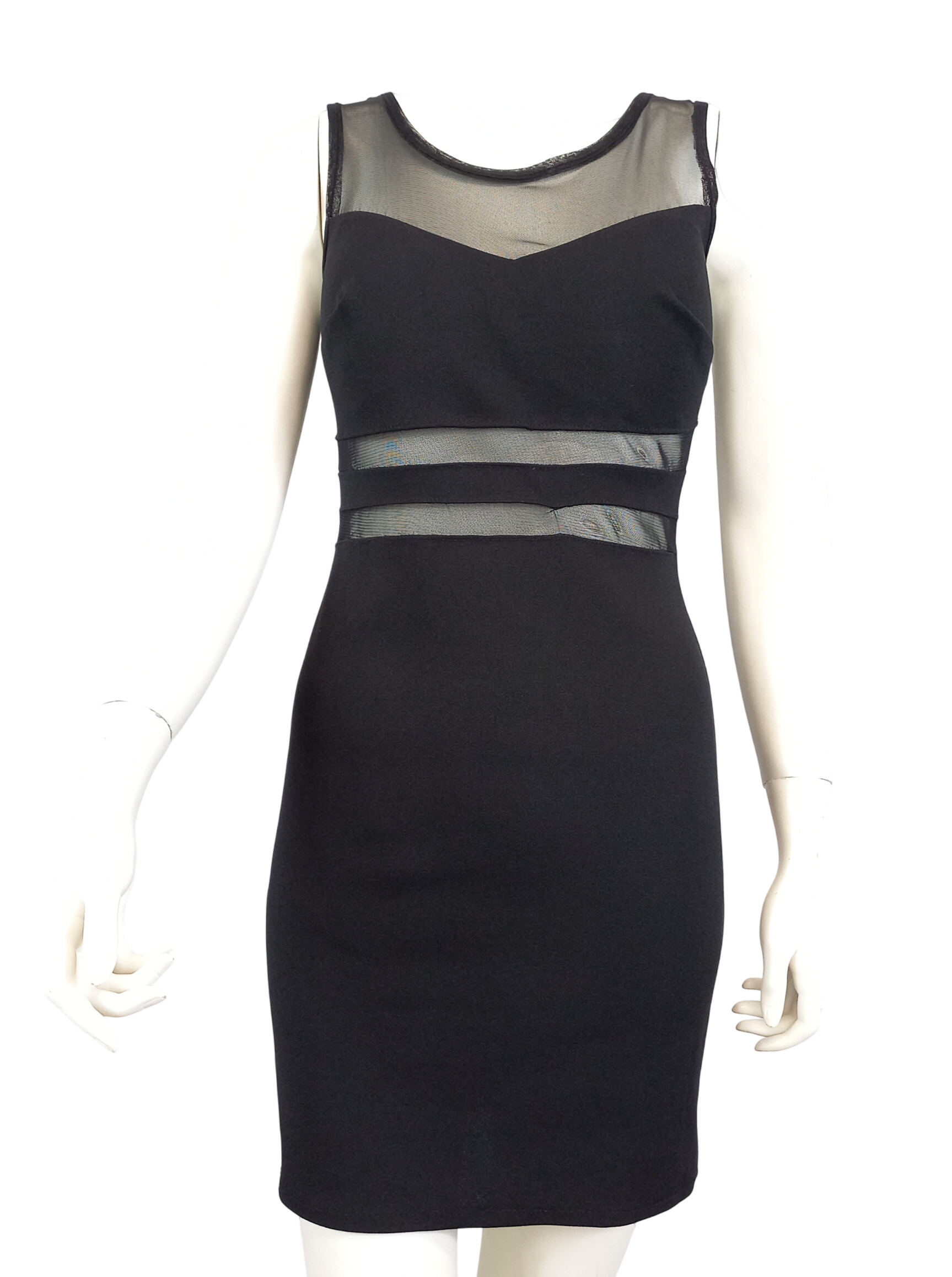 Acheter Robe noire Parfait état - 11,90 € Robe noire Parfait état reconditionné disponible sur Label Emmaüs