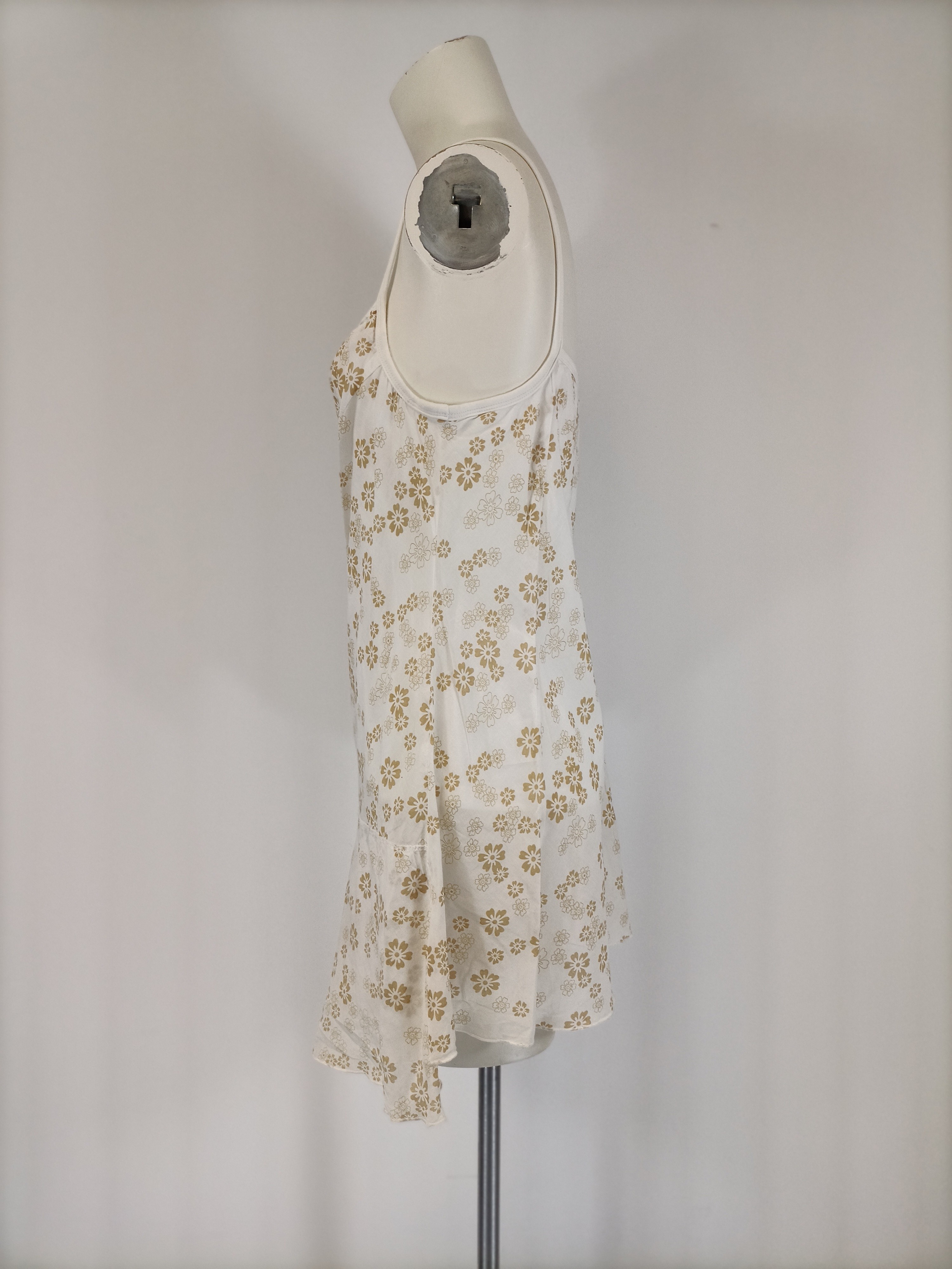 Voir photo 4 de Robe nuisette 1060 Clothes fleurie beige écru taille 42 coton bretelles fines Robe nuisette 1060 Clothes fleurie beige écru taille 42 coton bretelles fines Très bon état reconditionné photo 4