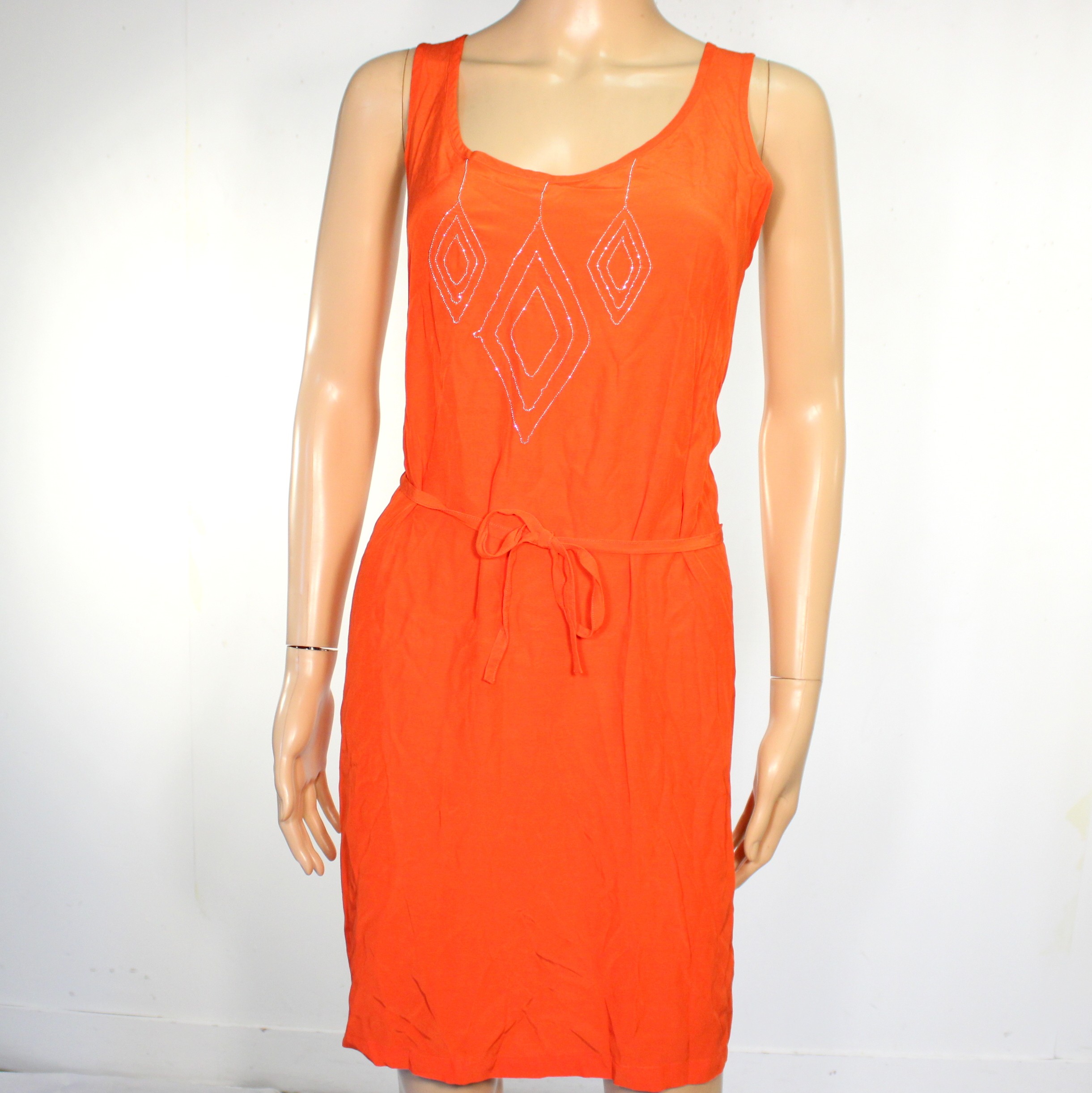 Acheter Robe Orange ONE STEP Taille Estimée L Très bon état - 11,50 € Robe Orange ONE STEP Taille Estimée L Très bon état reconditionné disponible sur Label Emmaüs