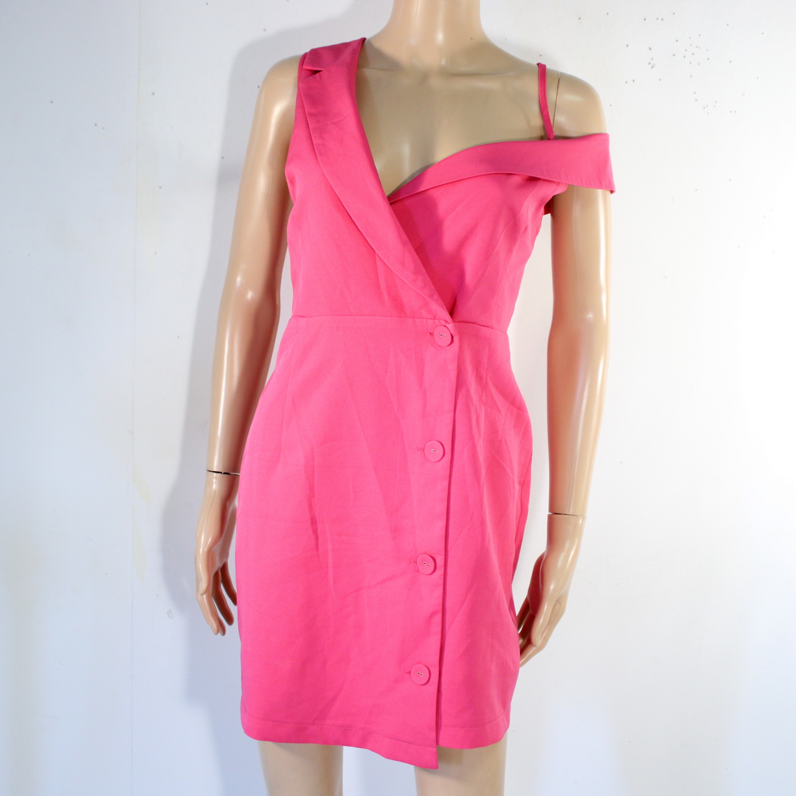 Acheter Robe Rose BOOHOO Taille 36 Bon état - 10,00 € Robe Rose BOOHOO Taille 36 Bon état reconditionné disponible sur Label Emmaüs