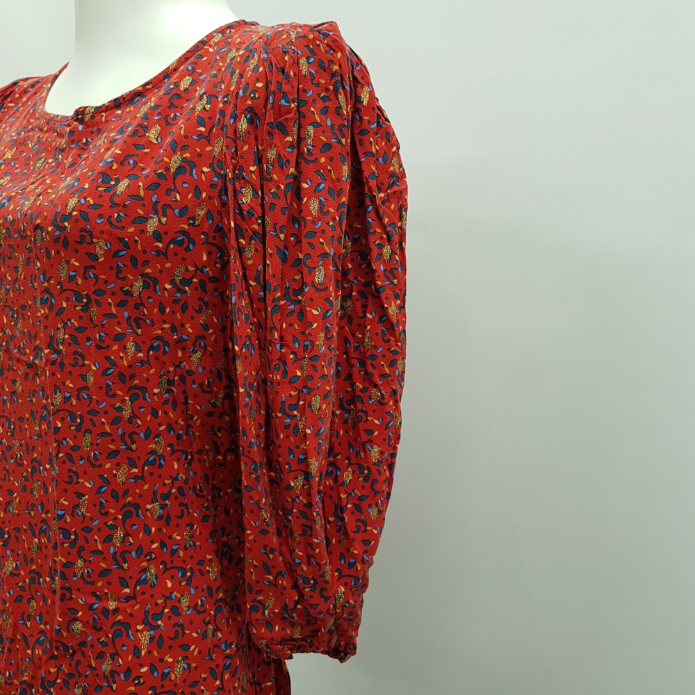 Voir photo 5 de Robe rouge avec imprimé bleu et fils dorés - BONOBO - Taille M Robe rouge avec imprimé bleu et fils dorés - BONOBO - Taille M Très bon état reconditionné photo 5