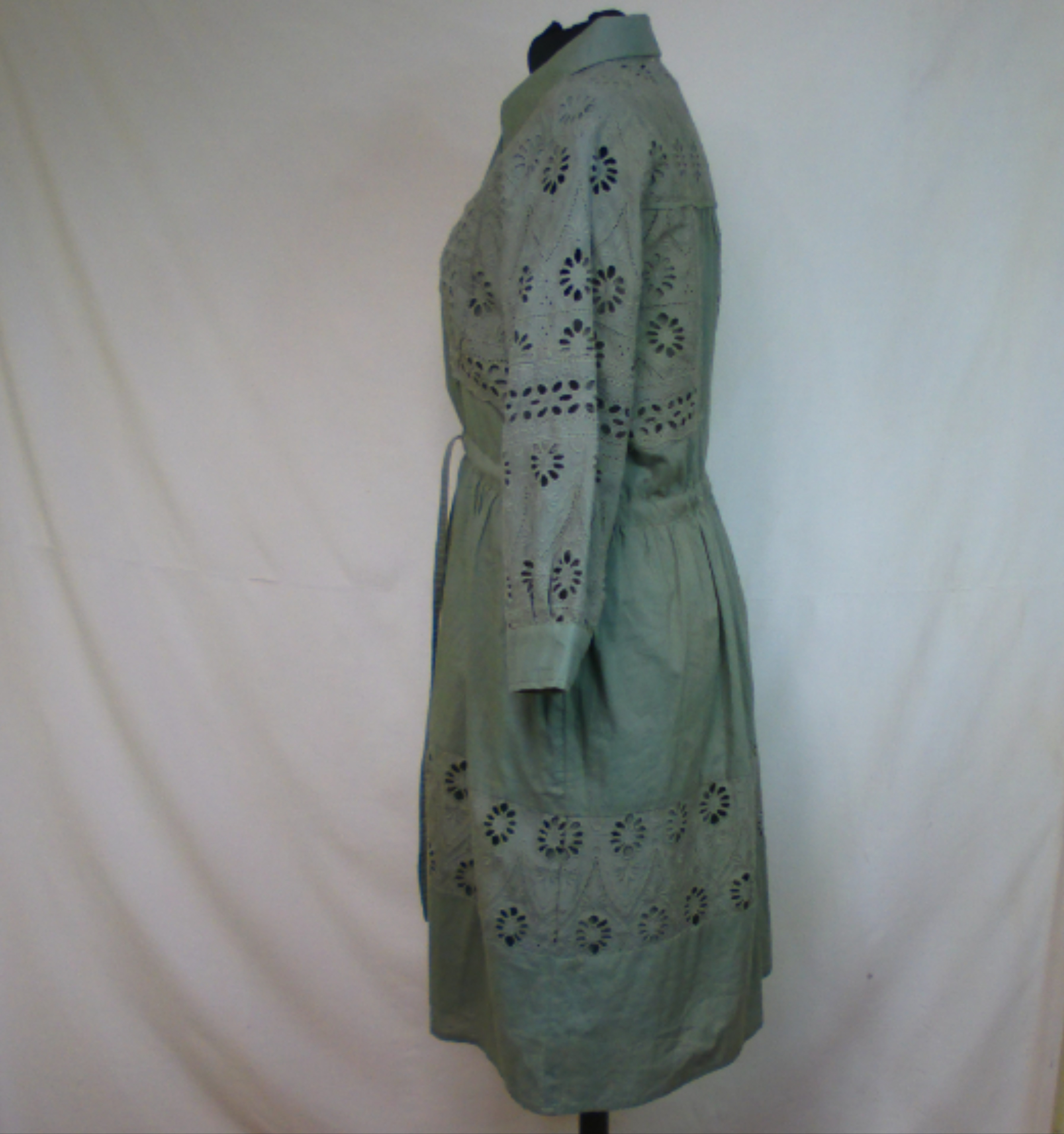 Voir photo 6 de Robe SUD EXPRESS, vert en dentelle, 100% coton, en très bon état, taille 38 - 40 estimée Robe SUD EXPRESS, vert en dentelle, 100% coton, en très bon état, taille 38 - 40 estimée reconditionné photo 6