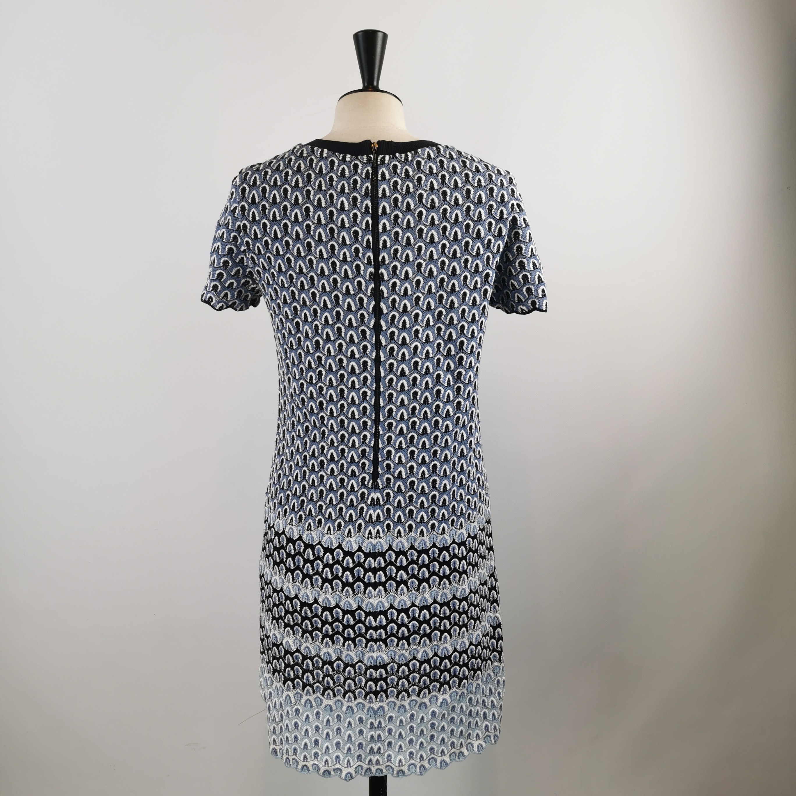Voir photo 2 de Robe TORY BURCH S/M (estimée ) Robe TORY BURCH S/M (estimée ) Très bon état reconditionné photo 2