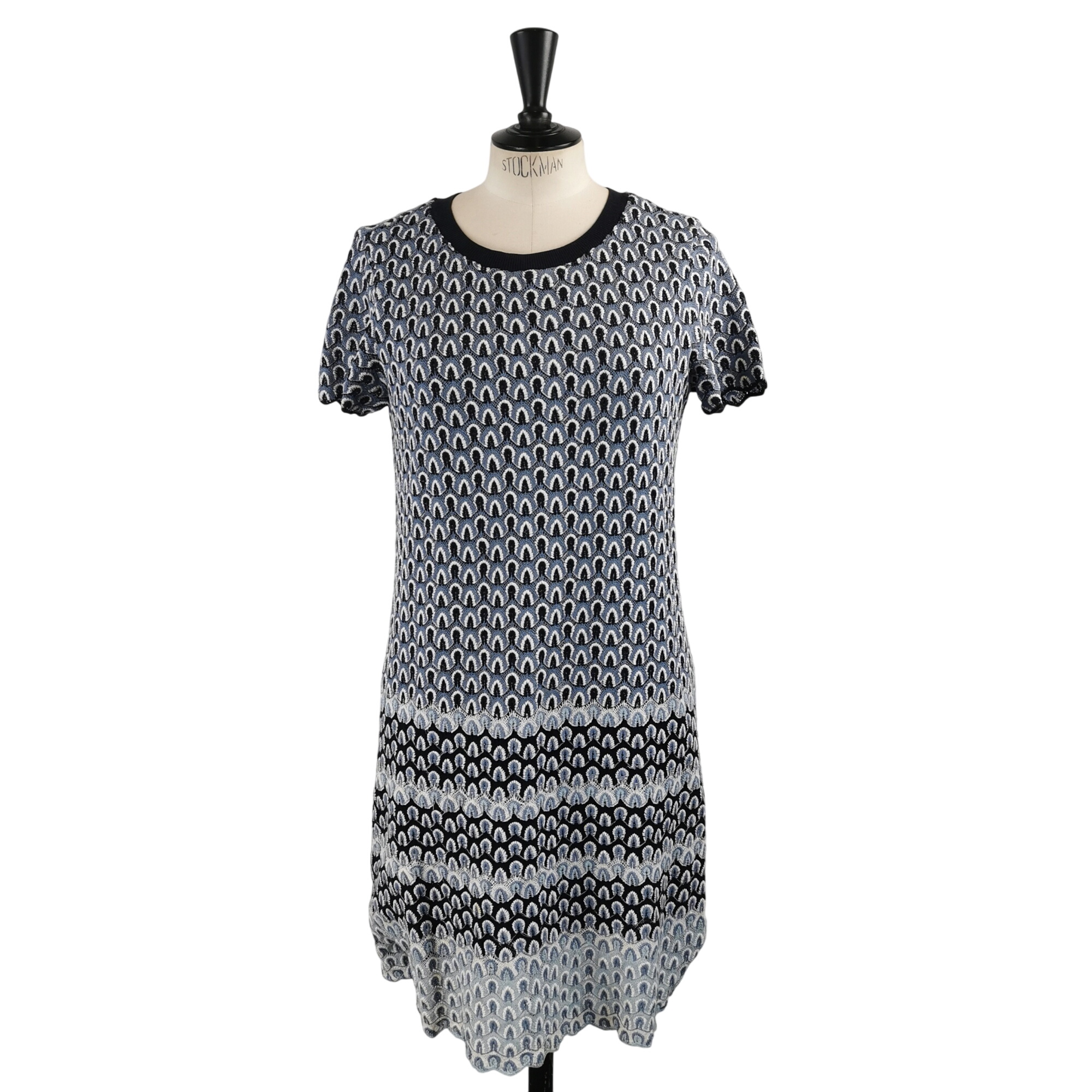 Robe TORY BURCH S/M (estimée ) Très bon état - 12,50 € Robe TORY BURCH S/M (estimée ) Très bon état reconditionné disponible sur Label Emmaüs