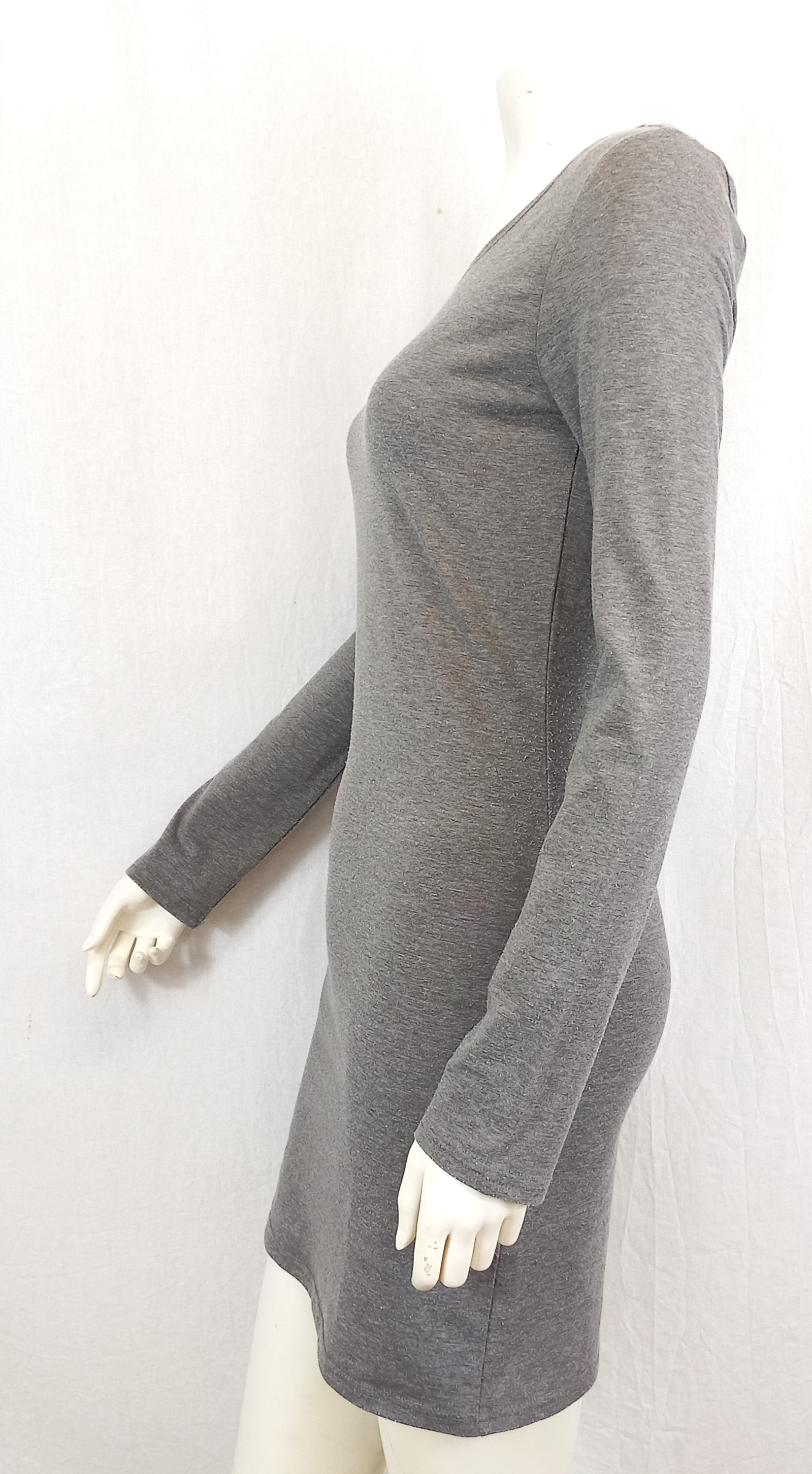 Voir photo 2 de Robe Tunique ML "DIVIDED" Taille S Robe Tunique ML "DIVIDED" Taille S Parfait état reconditionné photo 2