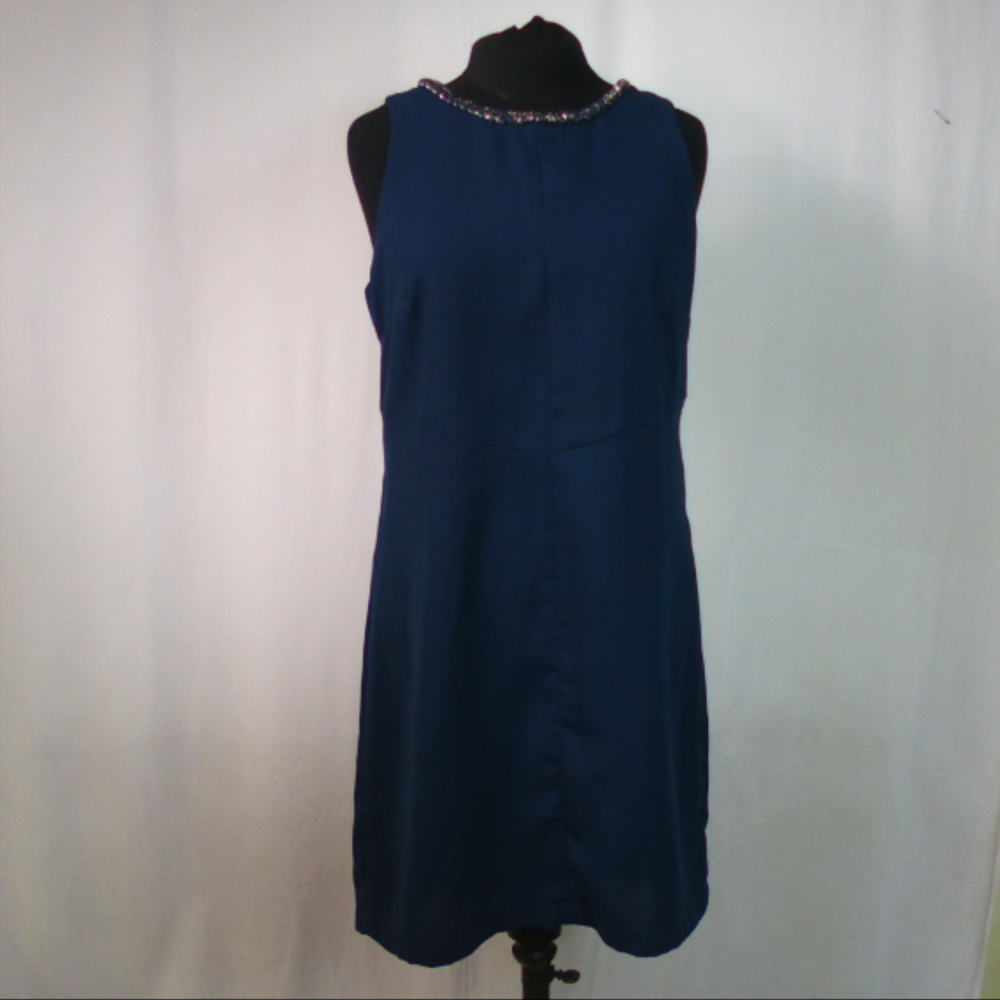 Voir photo 4 de Robe VERO MODA, bleu marine avec col argent, taille M Robe VERO MODA, bleu marine avec col argent, taille M Très bon état reconditionné photo 4