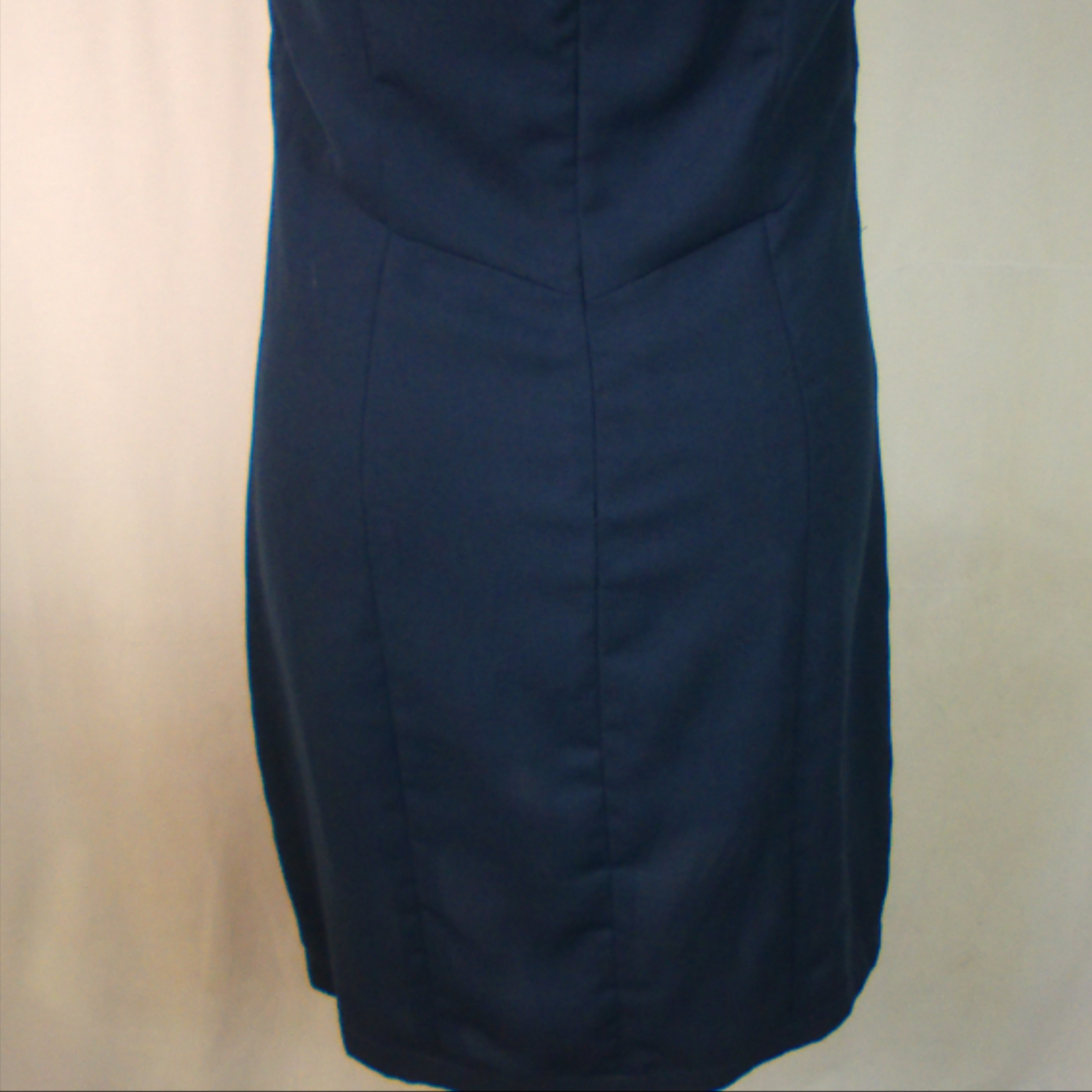 Voir photo 5 de Robe VERO MODA, bleu marine avec col argent, taille M Robe VERO MODA, bleu marine avec col argent, taille M Très bon état reconditionné photo 5
