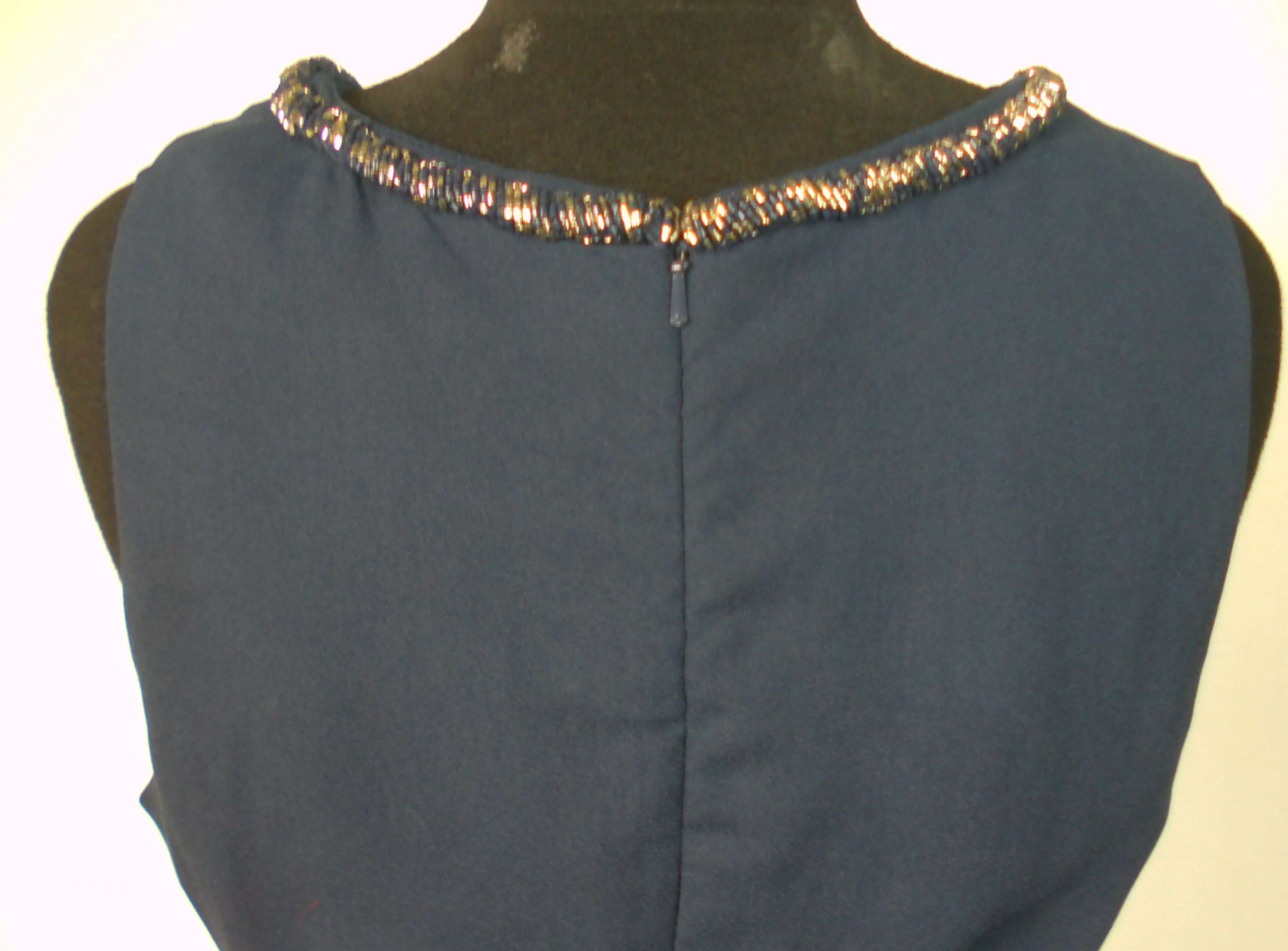 Voir photo 6 de Robe VERO MODA, bleu marine avec col argent, taille M Robe VERO MODA, bleu marine avec col argent, taille M Très bon état reconditionné photo 6