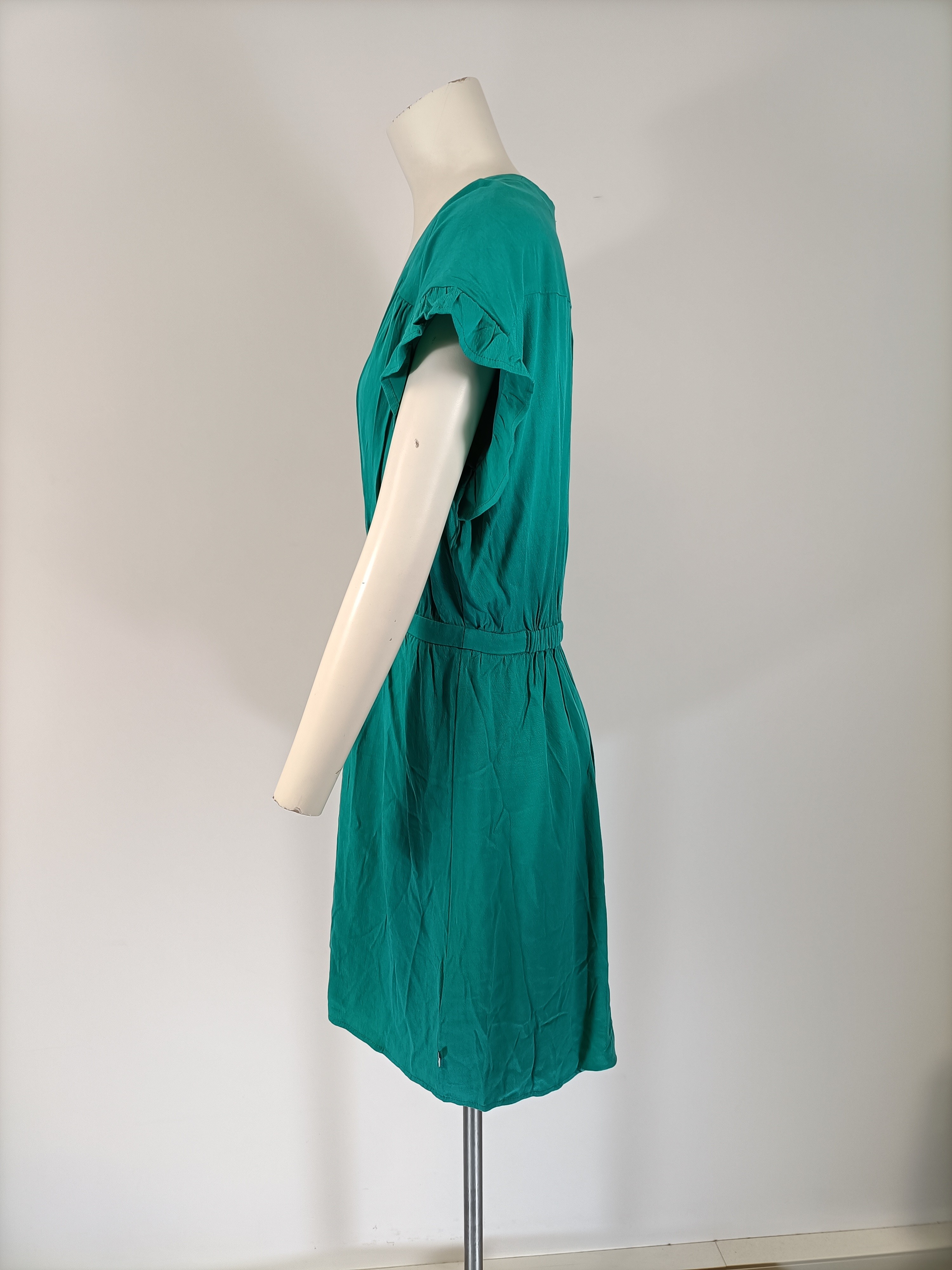 Voir photo 4 de Robe verte fluide col V manches volantées taille L Robe verte fluide col V manches volantées taille L Parfait état reconditionné photo 4