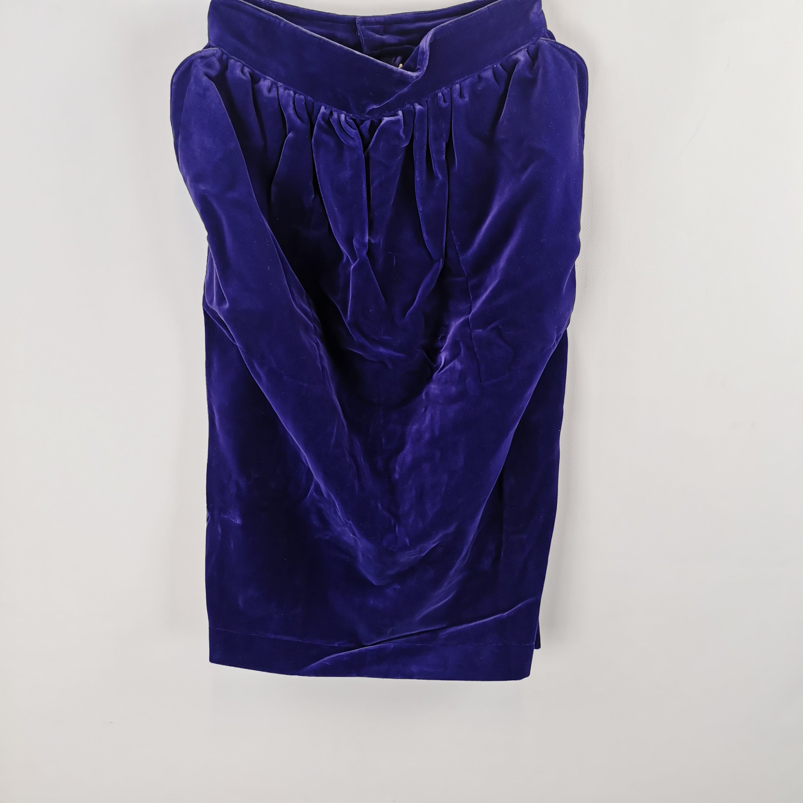 Voir photo 2 de Robe vintage en velours violet Taille M Elisabetta alla Fenice (Made in Italy) Robe vintage en velours violet Taille M Elisabetta alla Fenice (Made in Italy) Très bon état reconditionné photo 2