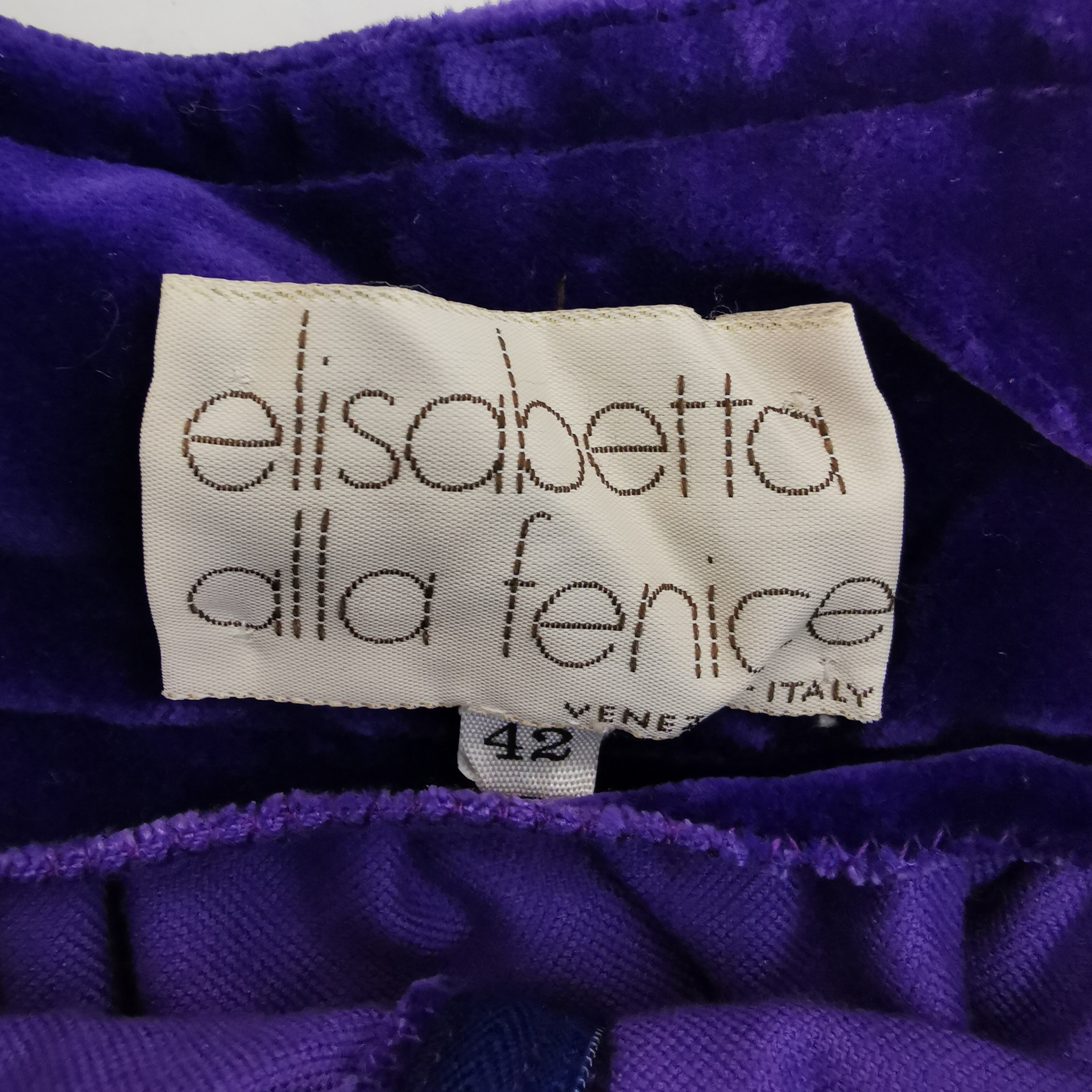 Voir photo 3 de Robe vintage en velours violet Taille M Elisabetta alla Fenice (Made in Italy) Robe vintage en velours violet Taille M Elisabetta alla Fenice (Made in Italy) Très bon état reconditionné photo 3
