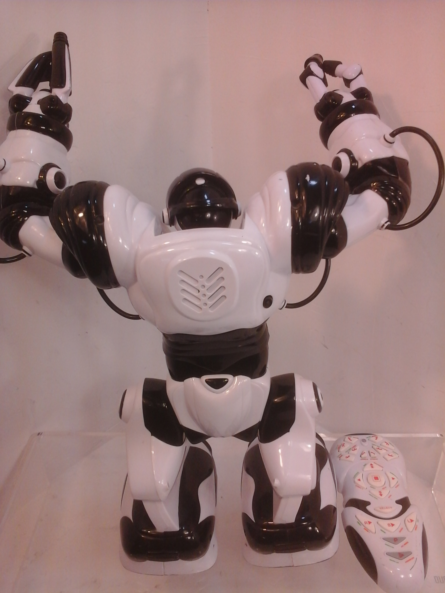 Voir photo 4 de Robot interactif noir et blanc-jouet high-tech pour enfants. Robot interactif noir et blanc-jouet high-tech pour enfants. Très bon état reconditionné photo 4