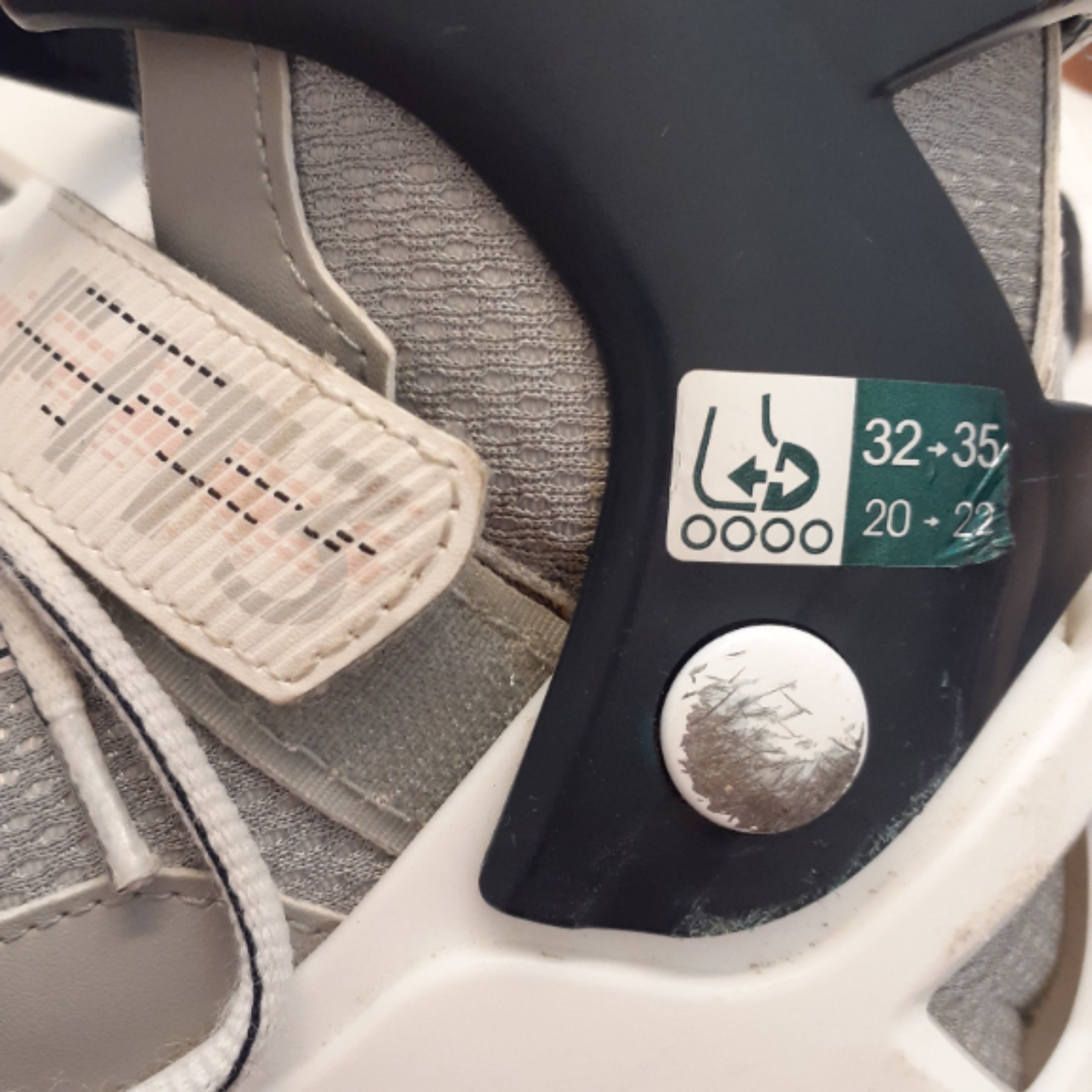 Voir photo 6 de Roller fitness gris/rose taille 32/35 - Decathlon OXELO Roller fitness gris/rose taille 32/35 - Decathlon OXELO Bon état reconditionné photo 6