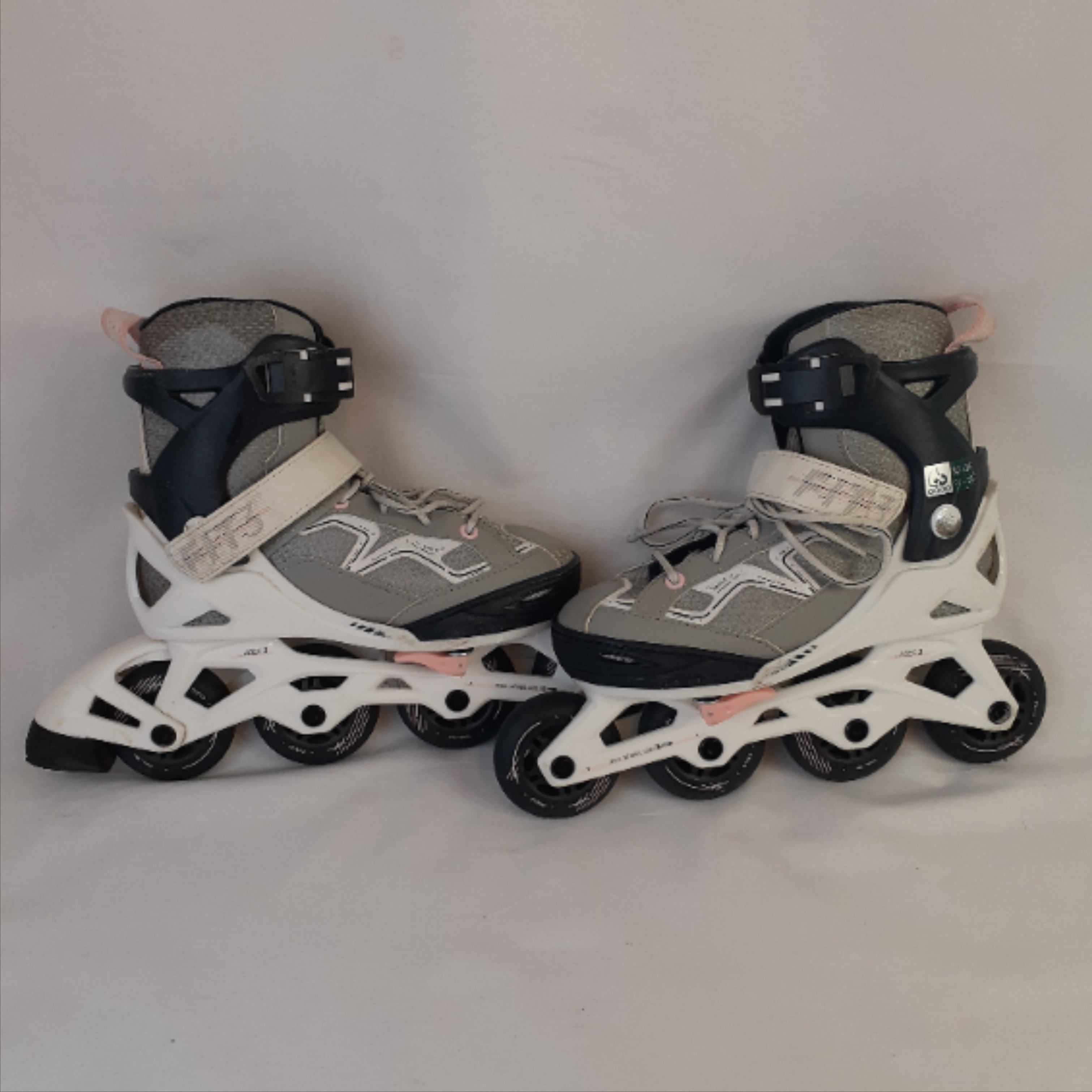 Voir photo 8 de Roller fitness gris/rose taille 32/35 - Decathlon OXELO Roller fitness gris/rose taille 32/35 - Decathlon OXELO Bon état reconditionné photo 8