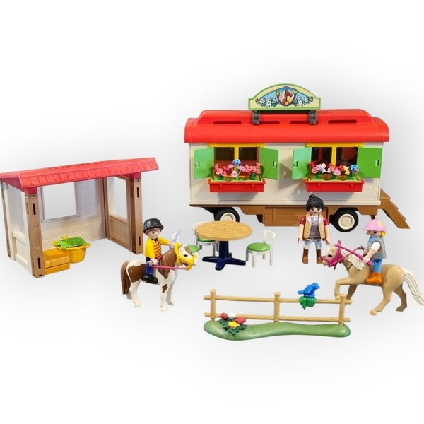 Roulotte et box de poneys reconditionné disponible sur Revaltoys