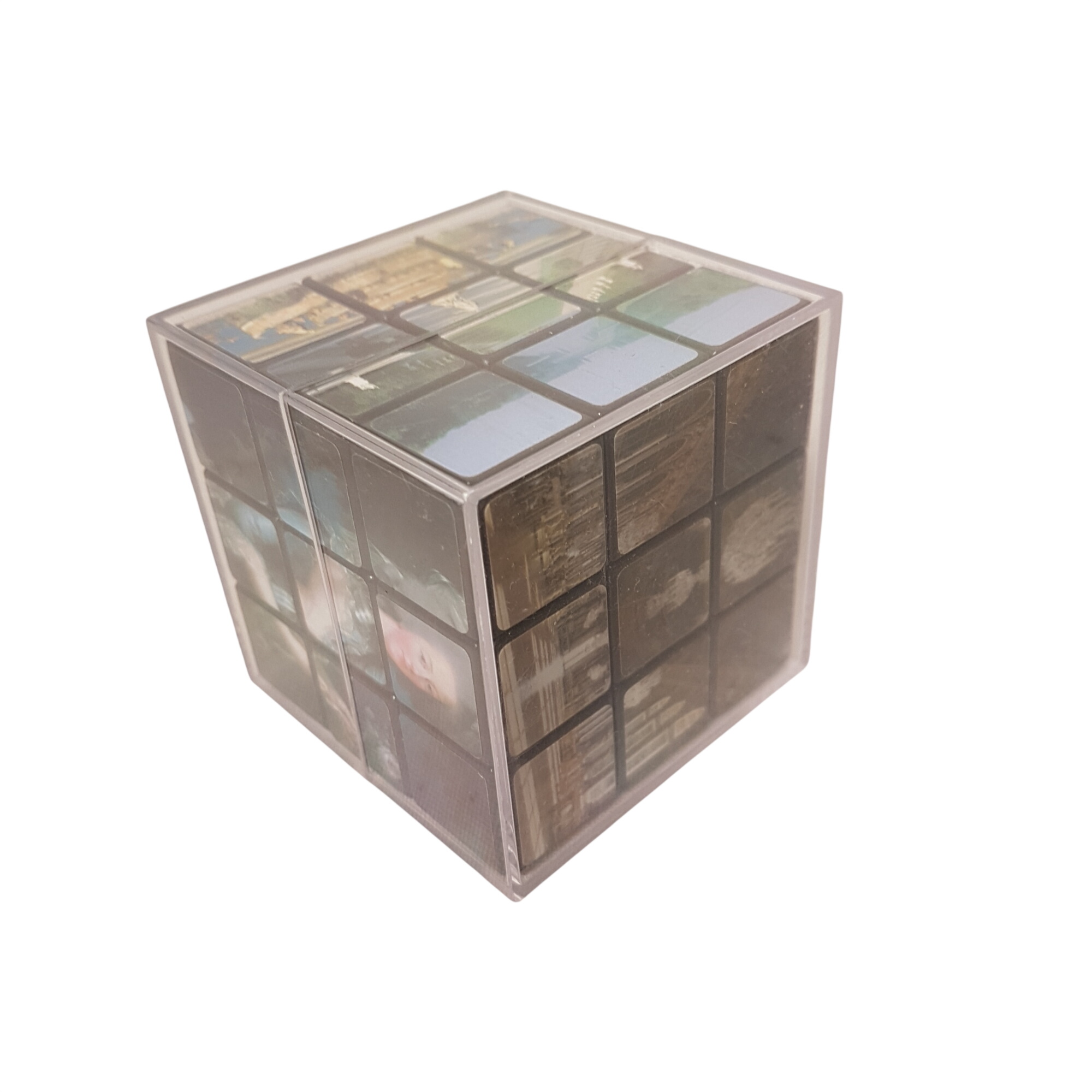 Rubik's cube peintres et souvenirs de Paris Parfait état - 10,00 € Rubik's cube peintres et souvenirs de Paris Parfait état reconditionné disponible sur Label Emmaüs