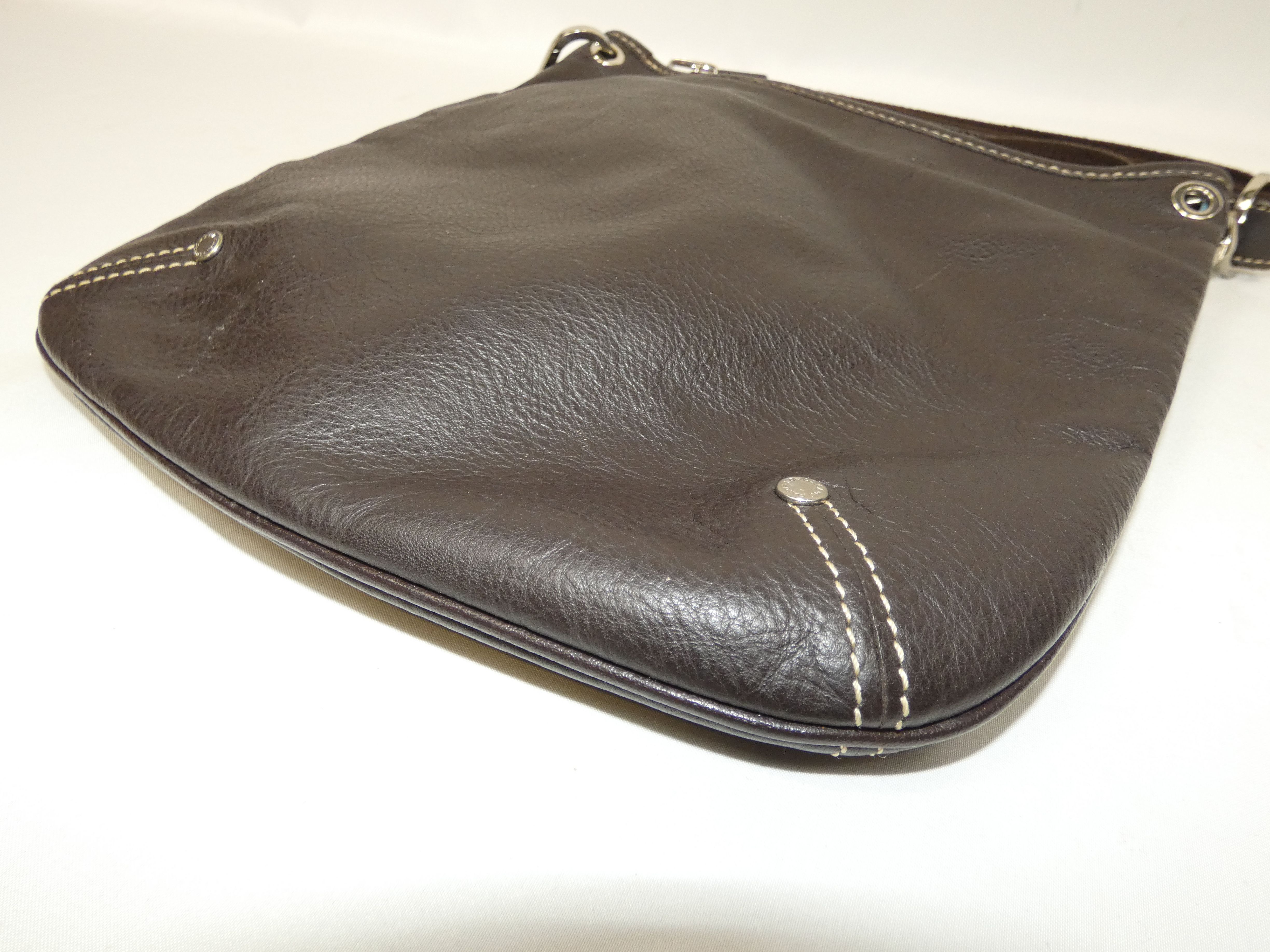 Voir photo 3 de Sac à bandoulière en cuir marron de marque LONGCHAMP Sac à bandoulière en cuir marron de marque LONGCHAMP Très bon état reconditionné photo 3