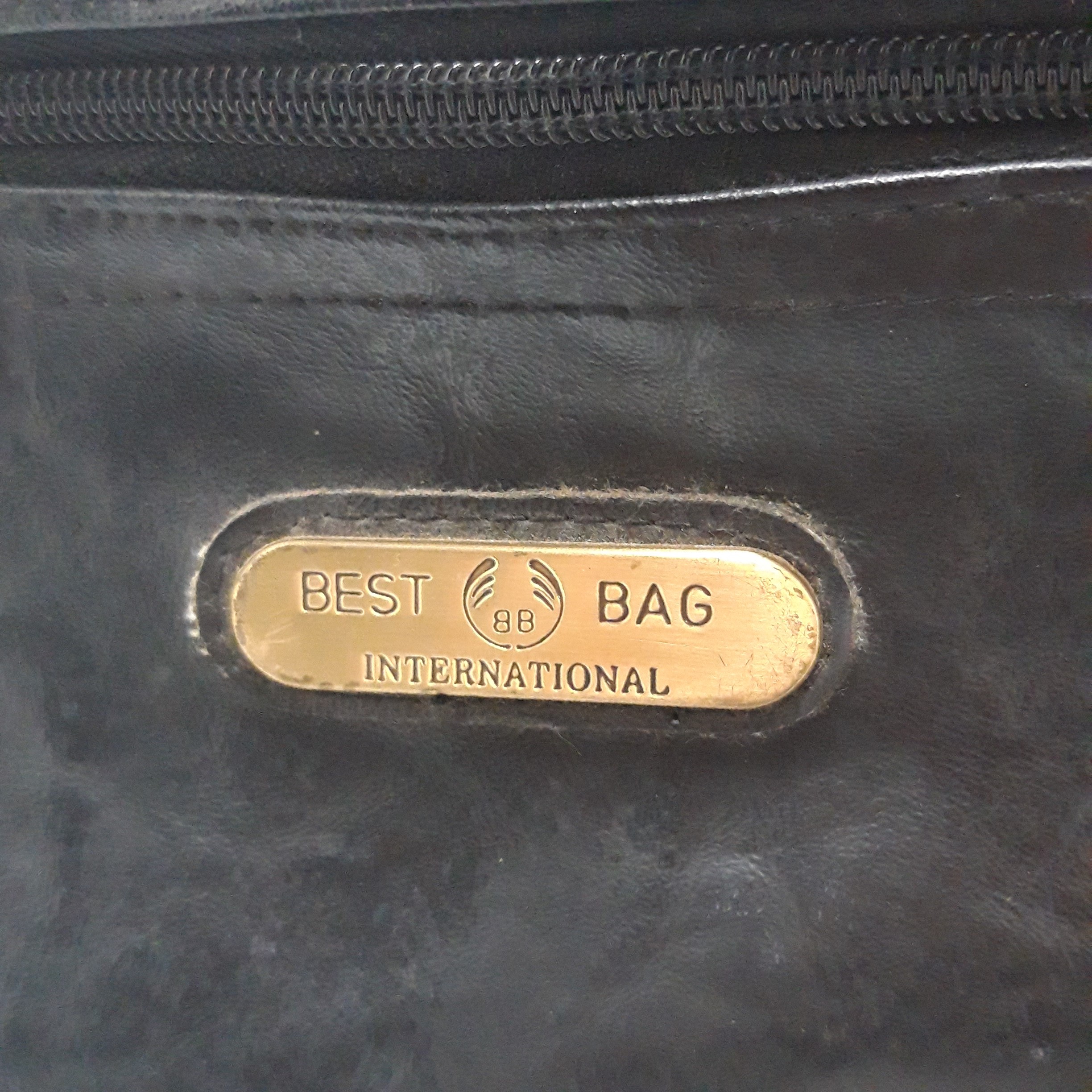 Voir photo 4 de Sac à dos Best B Bag International en cuir noir Sac à dos Best B Bag International en cuir noir Bon état reconditionné photo 4