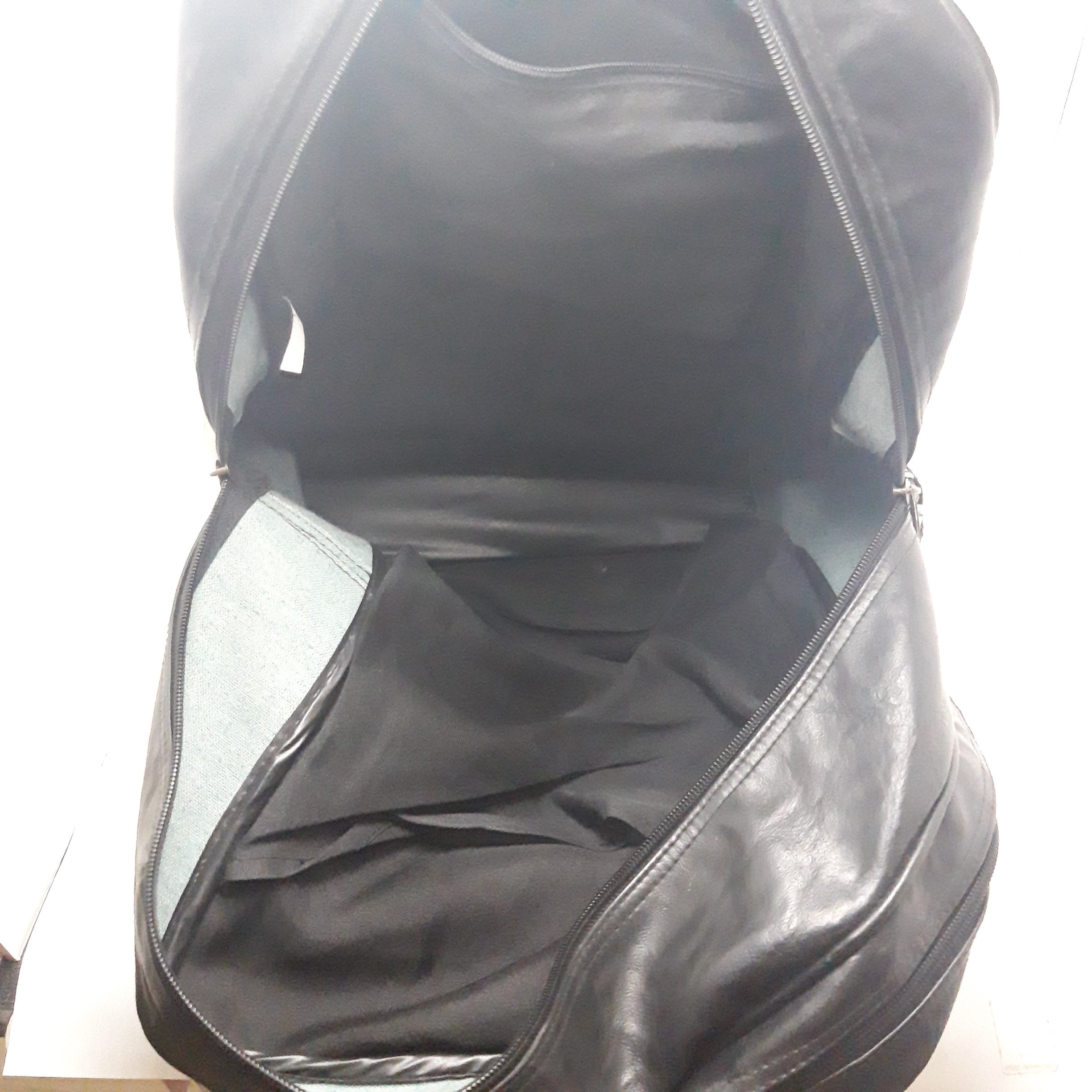 Voir photo 6 de Sac à dos Best B Bag International en cuir noir Sac à dos Best B Bag International en cuir noir Bon état reconditionné photo 6