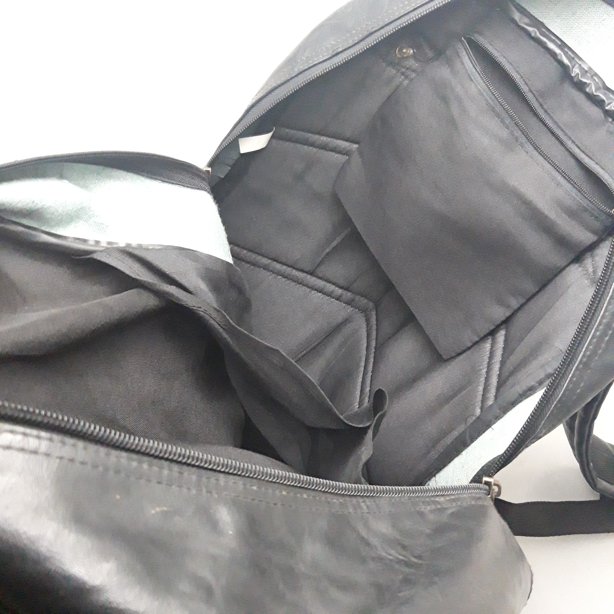 Voir photo 9 de Sac à dos Best B Bag International en cuir noir Sac à dos Best B Bag International en cuir noir Bon état reconditionné photo 9