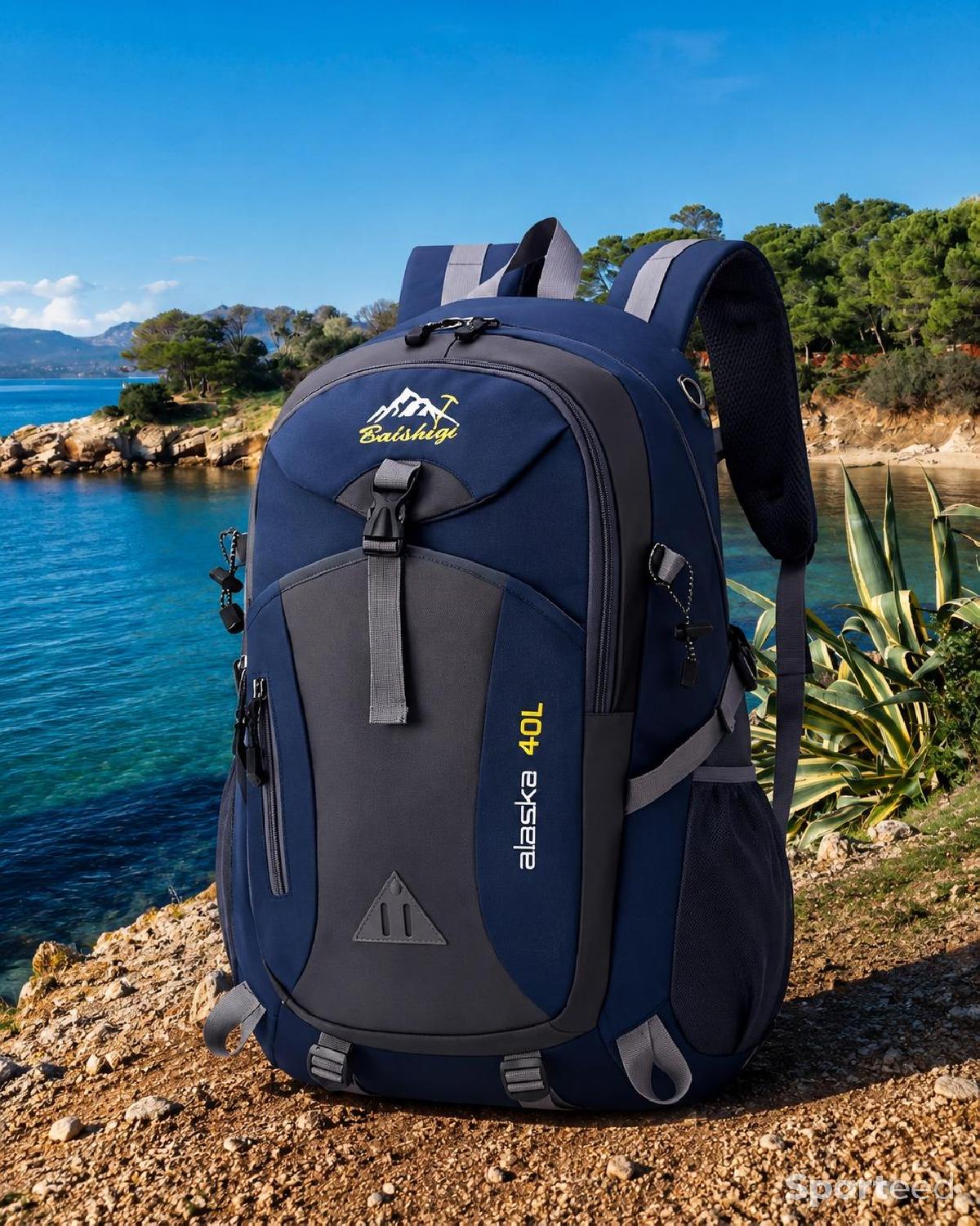 Sac à dos de randonnée 40L étanche – Neuf Comme neuf (c'est déjà la condition standard) reconditionné disponible sur Sporteed