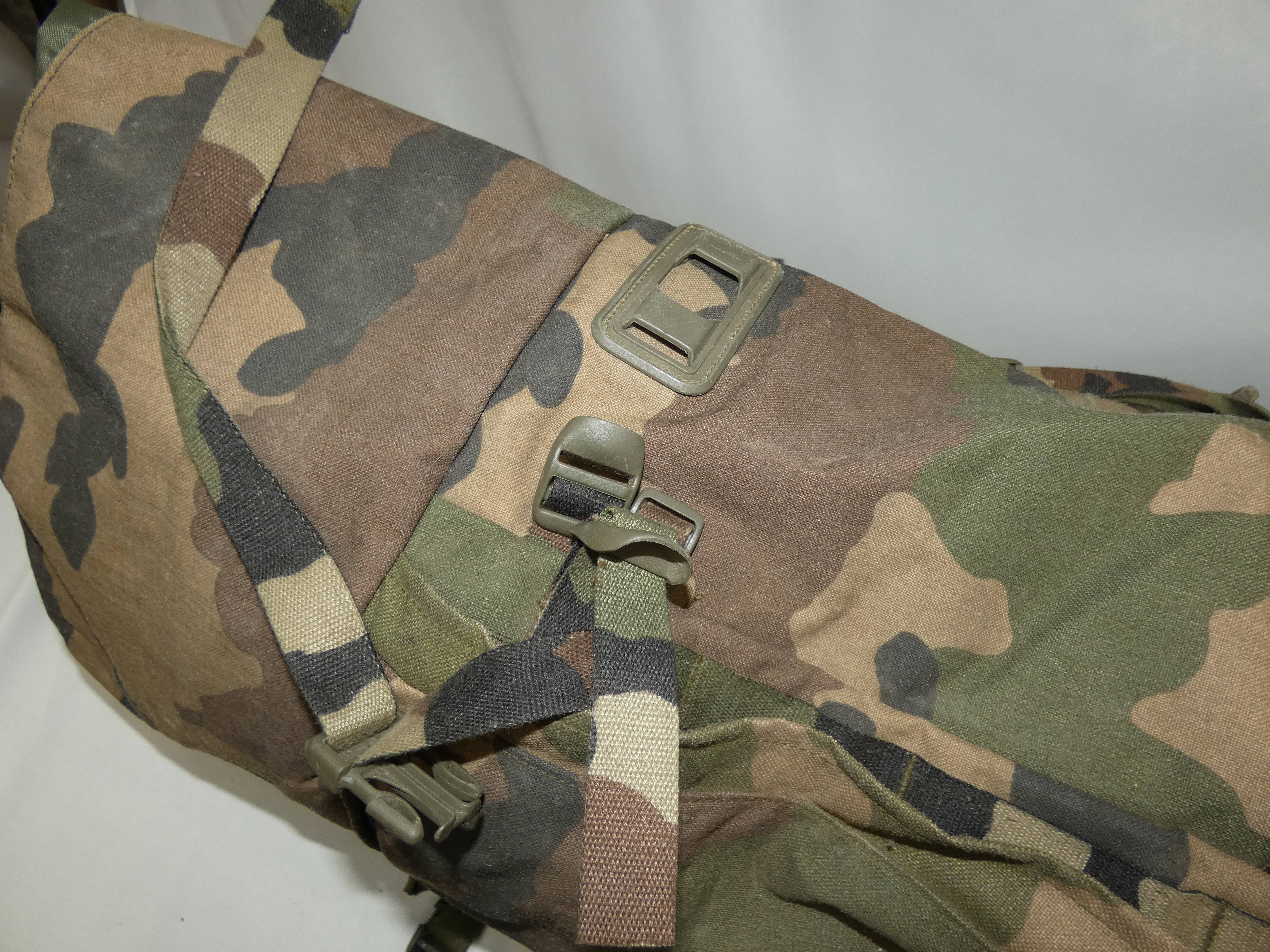 Voir photo 2 de Sac à dos de randonnée militaire SYNTEX Sac à dos de randonnée militaire SYNTEX Très bon état reconditionné photo 2