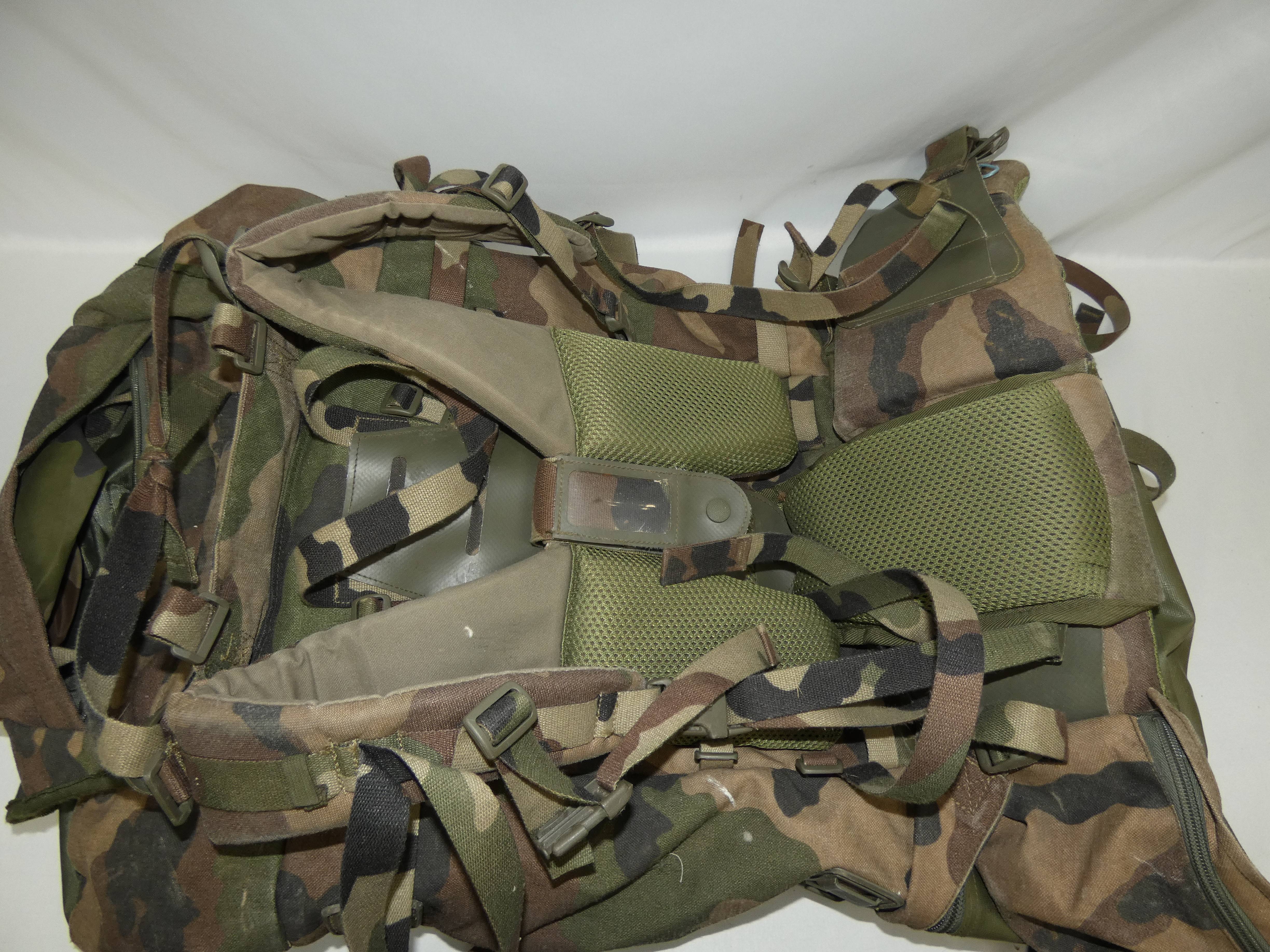 Voir photo 3 de Sac à dos de randonnée militaire SYNTEX Sac à dos de randonnée militaire SYNTEX Très bon état reconditionné photo 3