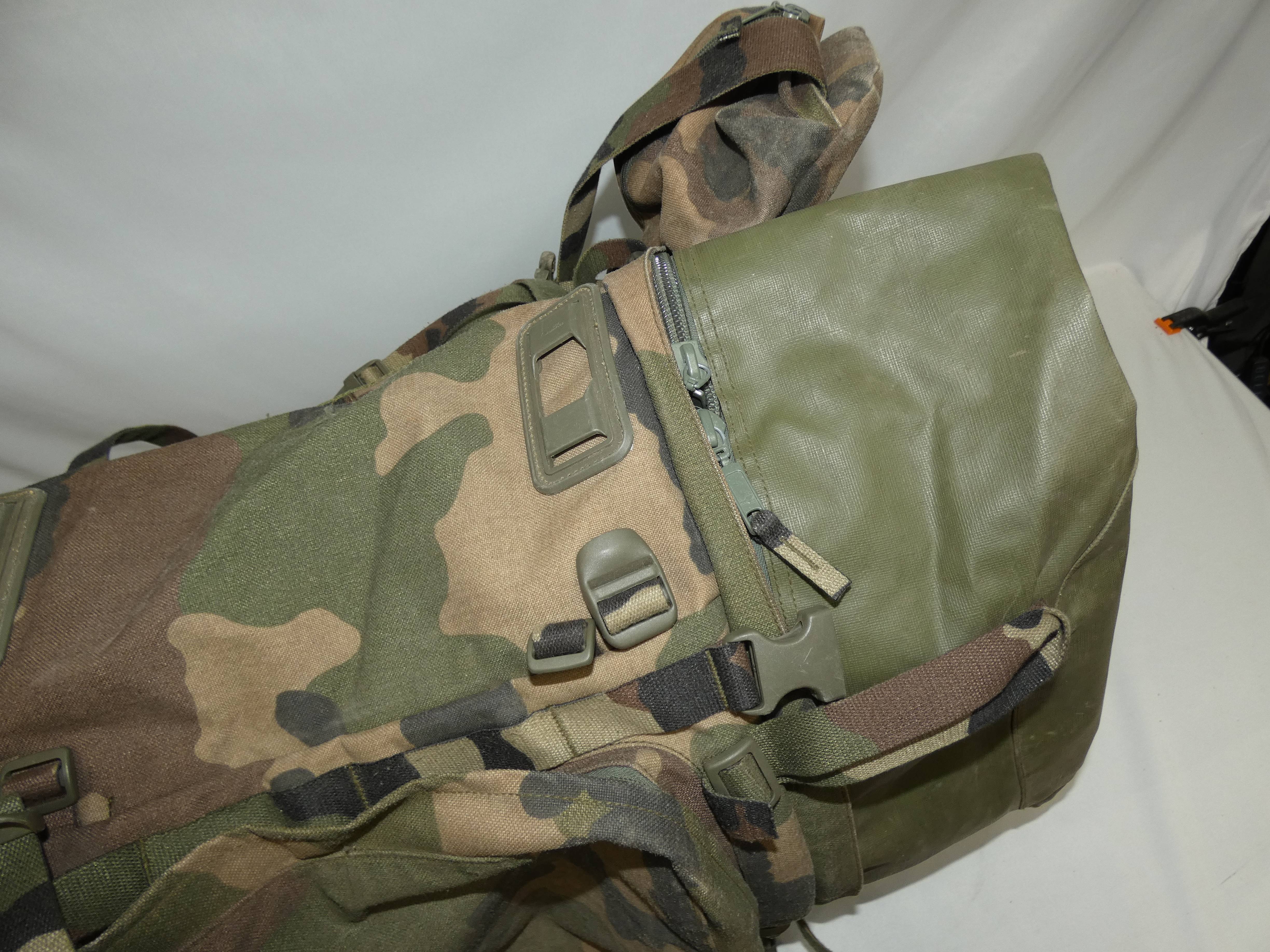 Voir photo 4 de Sac à dos de randonnée militaire SYNTEX Sac à dos de randonnée militaire SYNTEX Très bon état reconditionné photo 4