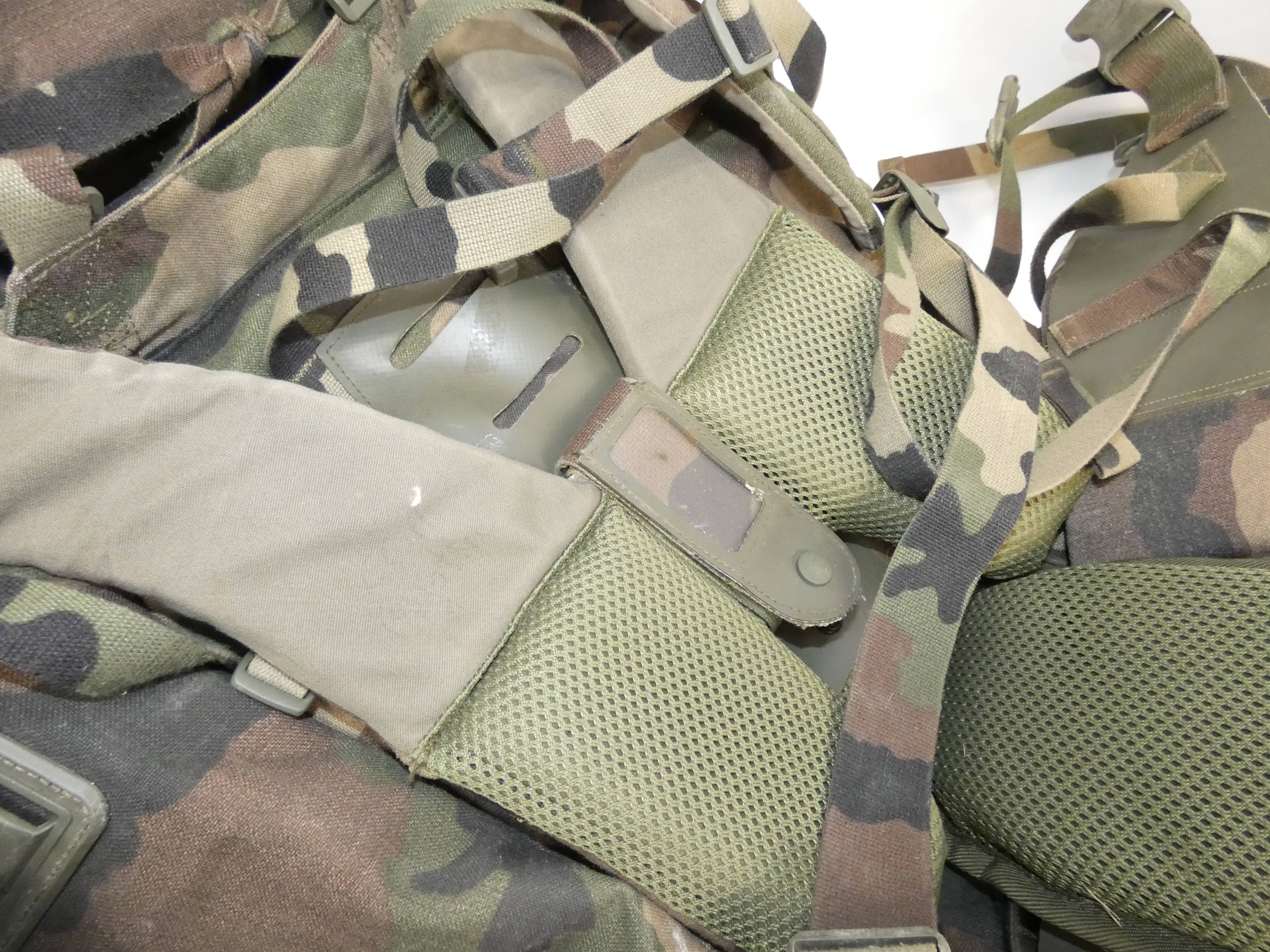 Voir photo 5 de Sac à dos de randonnée militaire SYNTEX Sac à dos de randonnée militaire SYNTEX Très bon état reconditionné photo 5