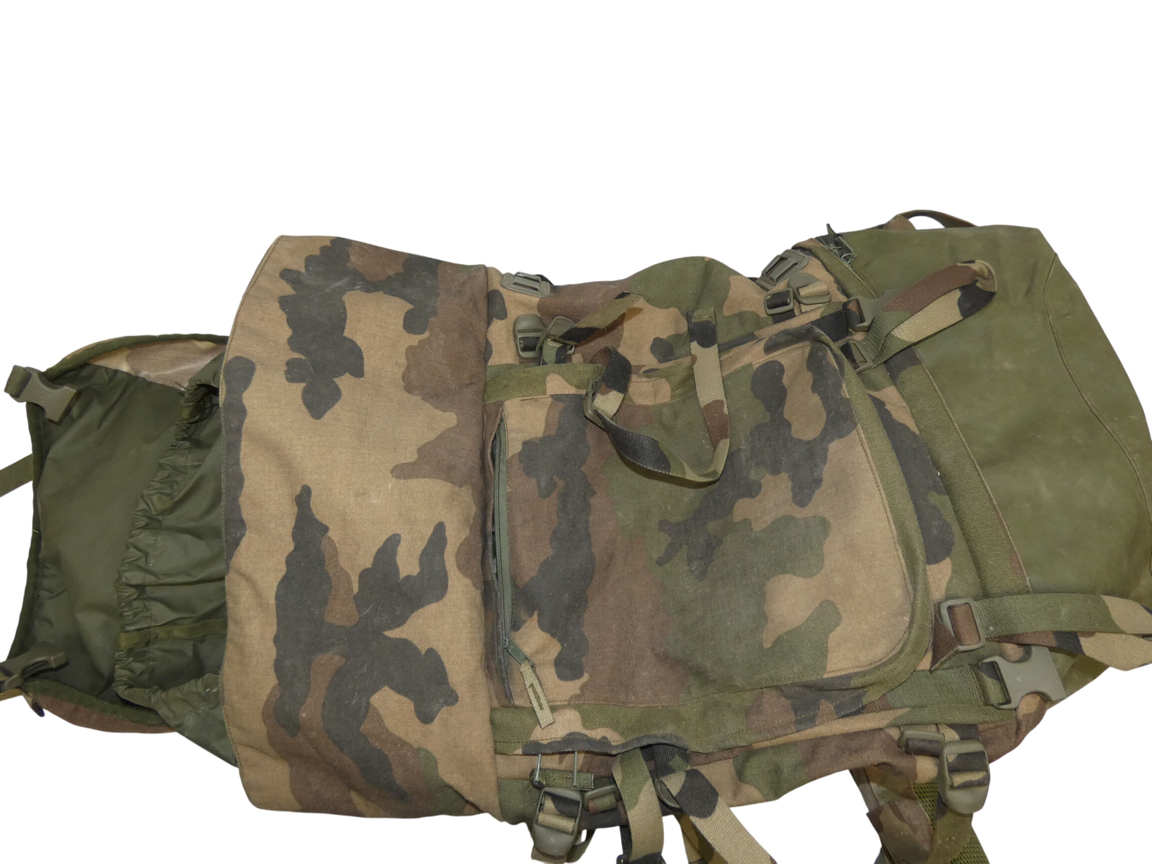 Acheter Sac à dos de randonnée militaire SYNTEX Très bon état - 60,00 € Sac à dos de randonnée militaire SYNTEX Très bon état reconditionné disponible sur Label Emmaüs