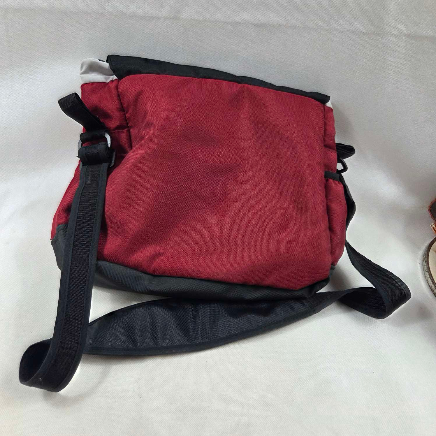 Voir photo 2 de Sac à langer façon sac à bandouillére Sac à langer façon sac à bandouillére Très bon état reconditionné photo 2