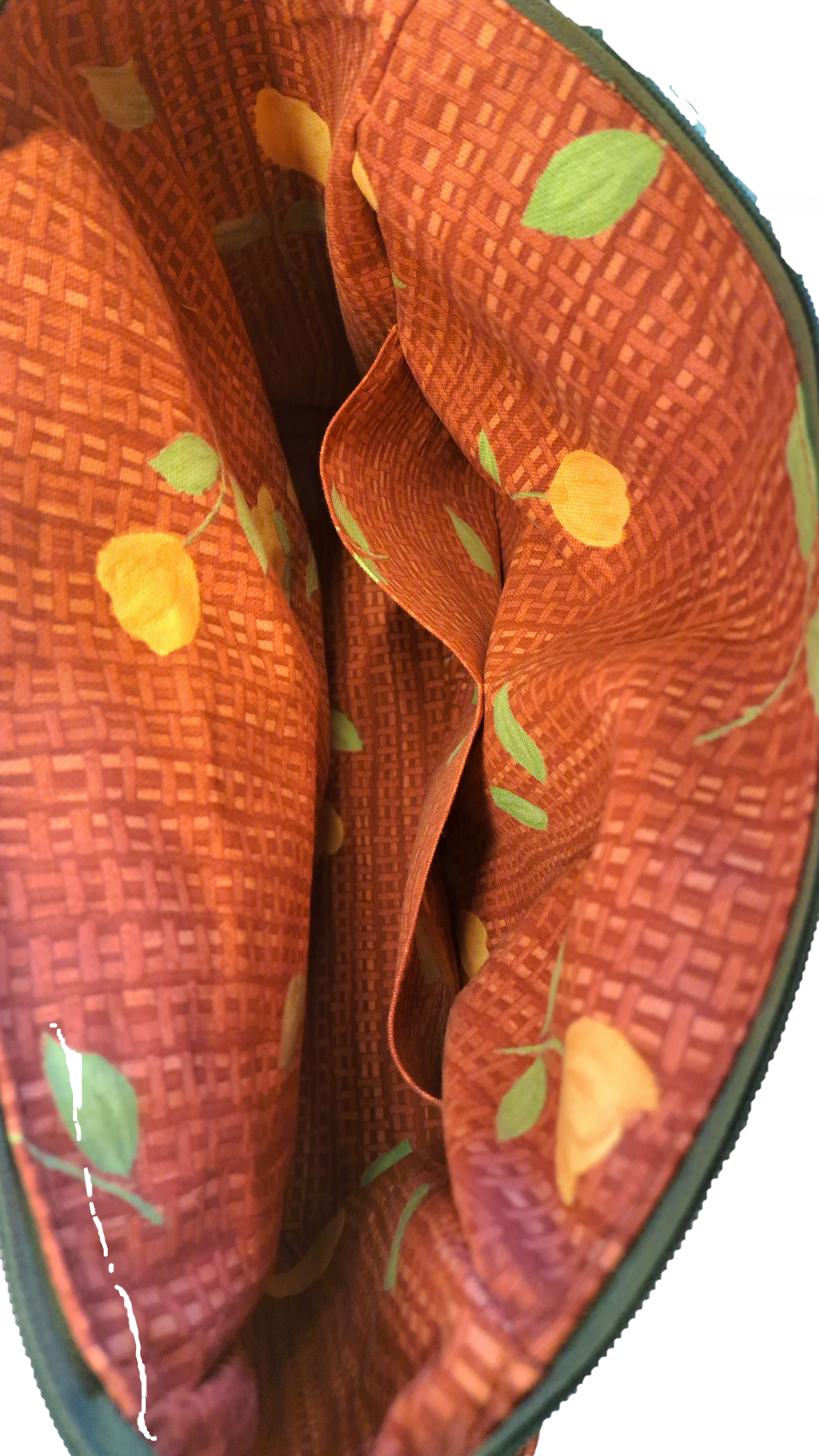 Voir photo 4 de Sac à main et chapeau - 100% matières recyclées - Etoffe Meuse Sac à main et chapeau - 100% matières recyclées - Etoffe Meuse Parfait état reconditionné photo 4