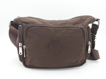 Sac a main marron bandoulière textile de seconde main - 15,00 € Sac a main marron bandoulière textile de seconde main reconditionné disponible sur Claquettes Market