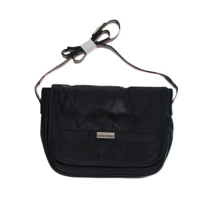 Acheter Sac à main noir - Femme - Ted Lapidus - Dimensions 26 cm / 18cm Très bon état - 10,43 € Sac à main noir - Femme - Ted Lapidus - Dimensions 26 cm / 18cm Très bon état reconditionné disponible sur Label Emmaüs