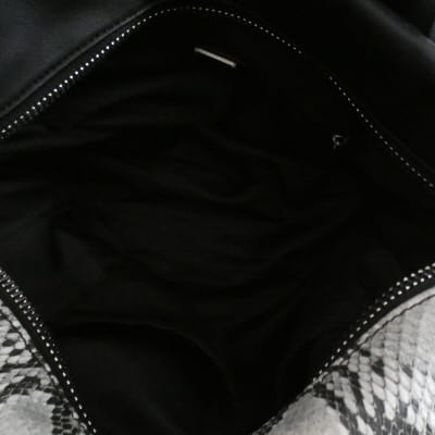 Voir photo 3 de Sac à main noir imprimé - femme - Kaporal - dimension 34 cm X 17 cm X 23 cm Sac à main noir imprimé - femme - Kaporal - dimension 34 cm X 17 cm X 23 cm Bon état reconditionné photo 3