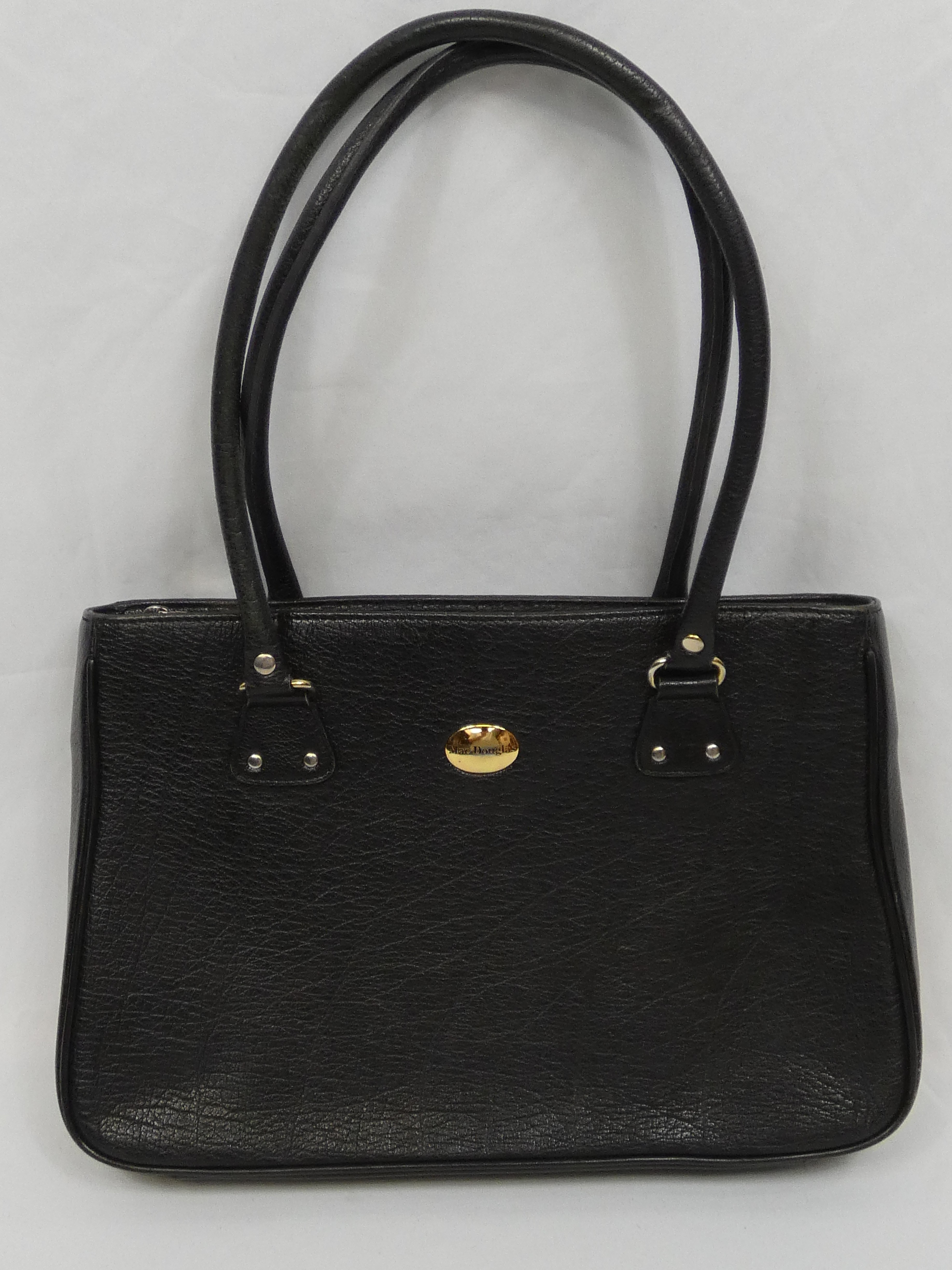 Voir photo 2 de Sac à main porté épaule en cuir noir de marque MAC DOUGLAS Sac à main porté épaule en cuir noir de marque MAC DOUGLAS Bon état reconditionné photo 2