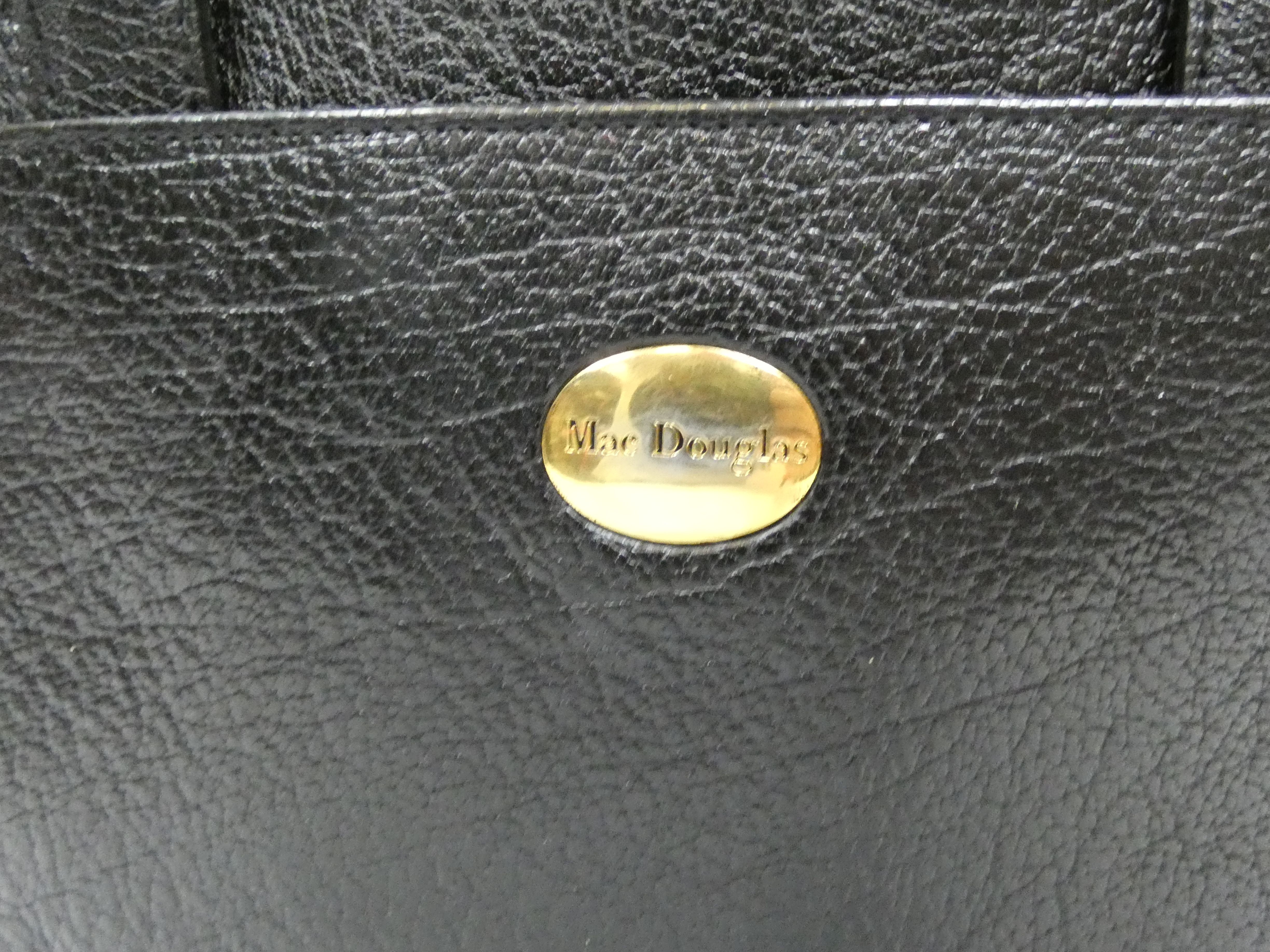 Voir photo 4 de Sac à main porté épaule en cuir noir de marque MAC DOUGLAS Sac à main porté épaule en cuir noir de marque MAC DOUGLAS Bon état reconditionné photo 4