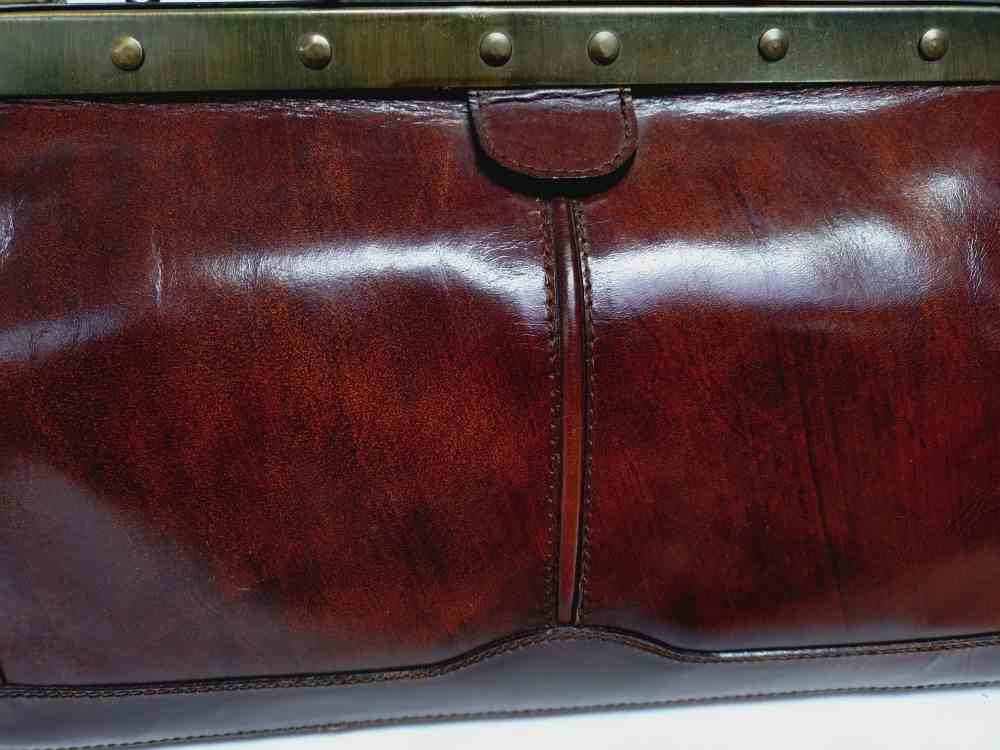 Voir photo 8 de Sac à main retro en cuir , ou mallette de docteur, pour femme ou pour homme.Vintage. Sac à main retro en cuir , ou mallette de docteur, pour femme ou pour homme.Vintage. Bon état reconditionné photo 8