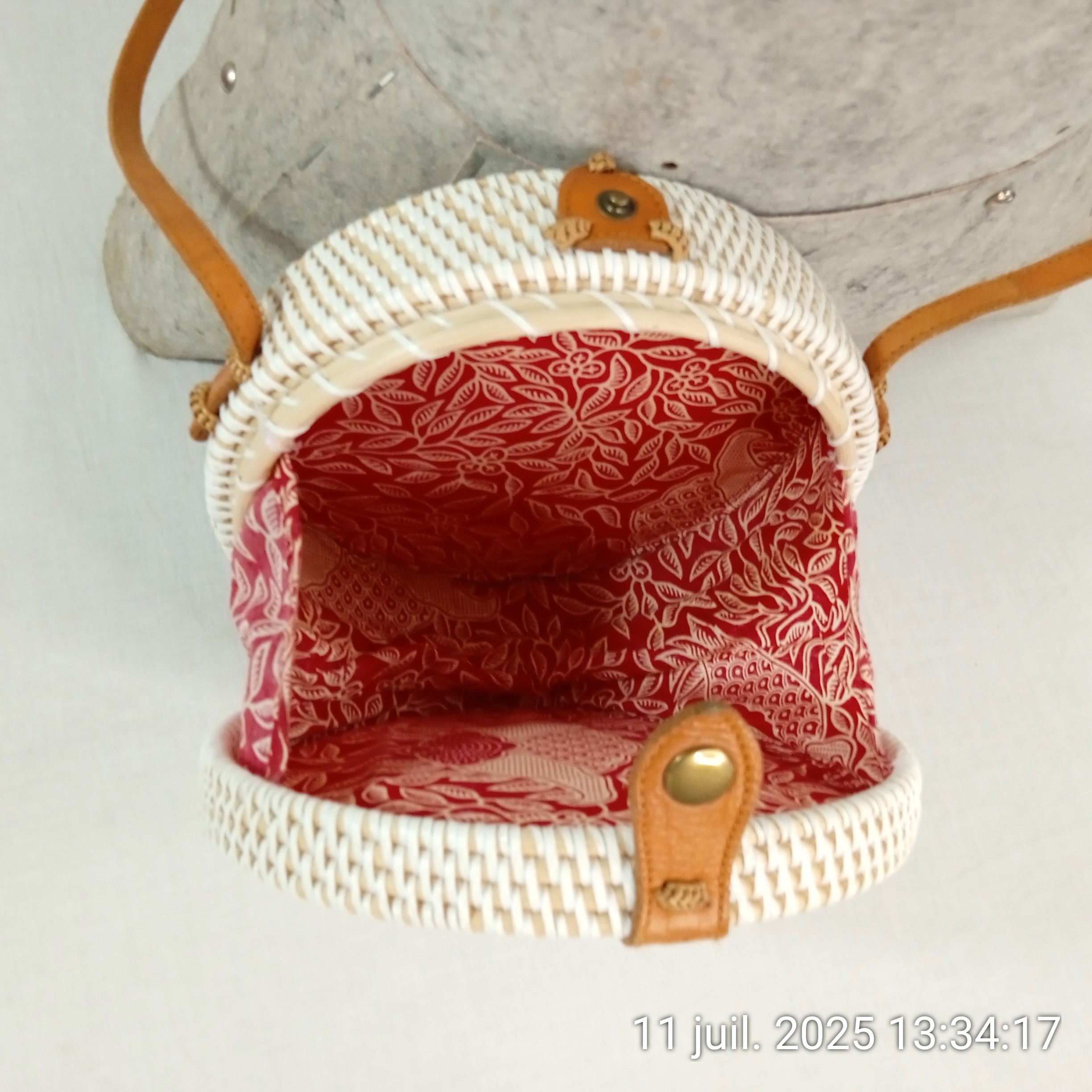 Voir photo 2 de Sac à main rond en rotin tressé à la main lanière en cuir véritable Sac à main rond en rotin tressé à la main lanière en cuir véritable Très bon état reconditionné photo 2