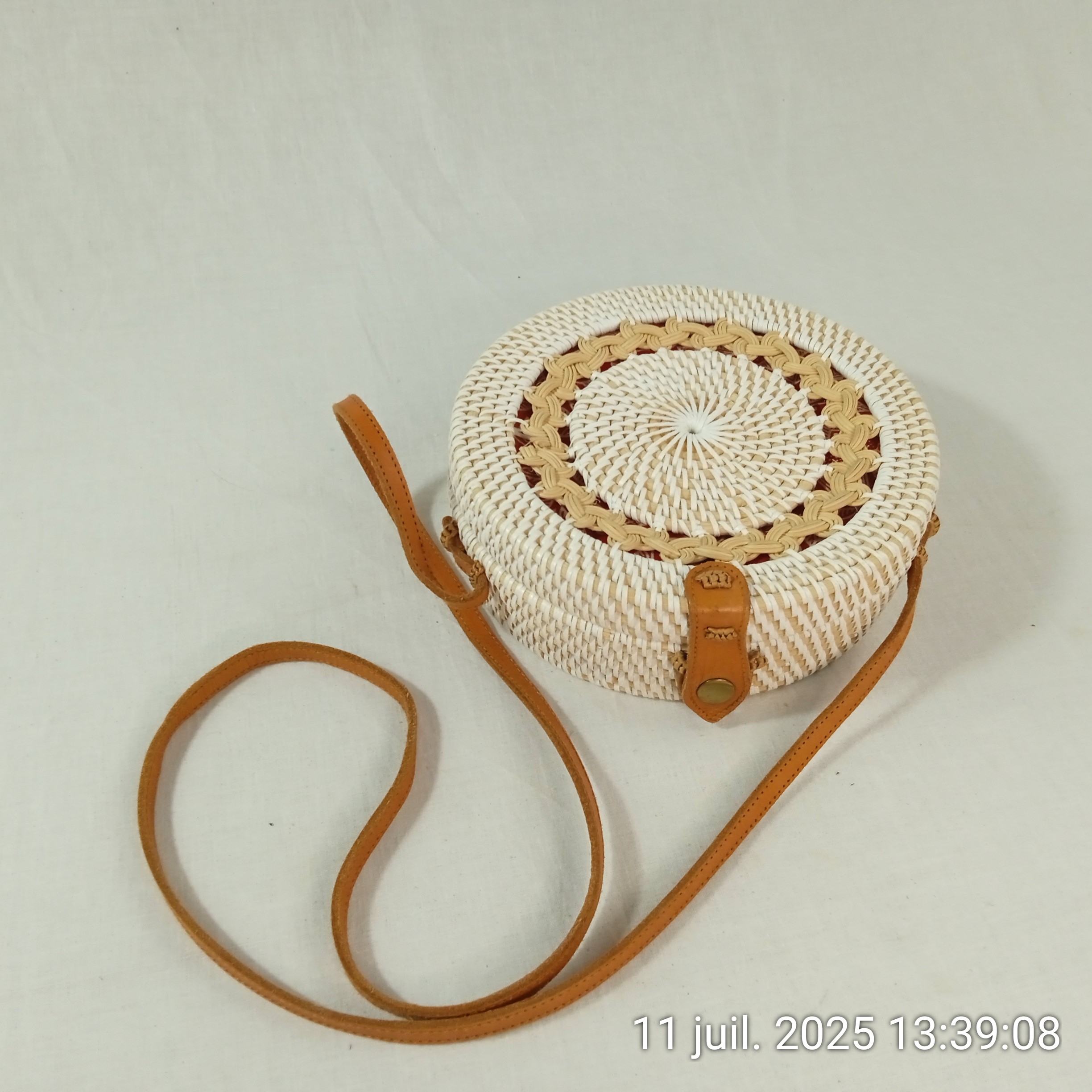 Voir photo 4 de Sac à main rond en rotin tressé à la main lanière en cuir véritable Sac à main rond en rotin tressé à la main lanière en cuir véritable Très bon état reconditionné photo 4