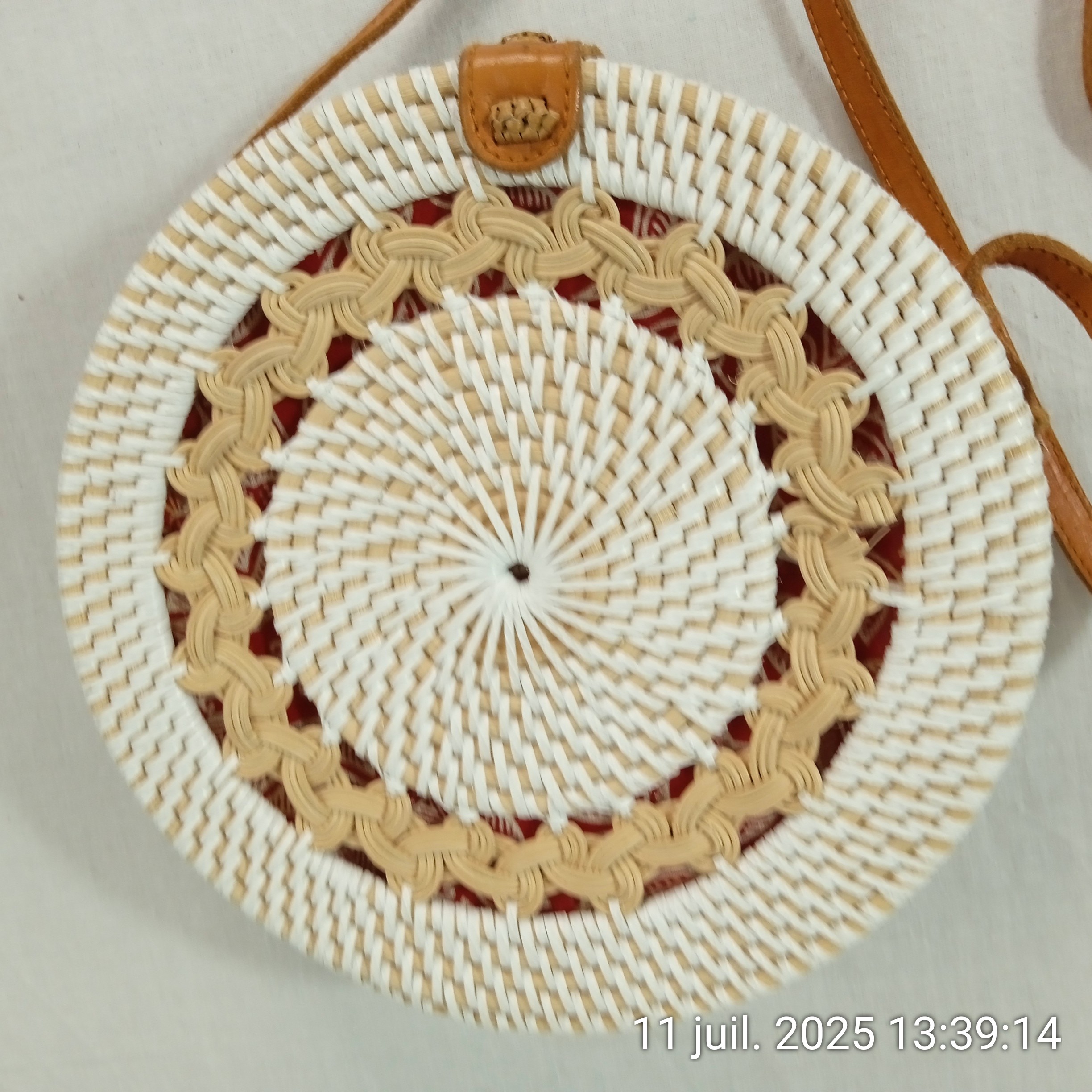 Voir photo 5 de Sac à main rond en rotin tressé à la main lanière en cuir véritable Sac à main rond en rotin tressé à la main lanière en cuir véritable Très bon état reconditionné photo 5