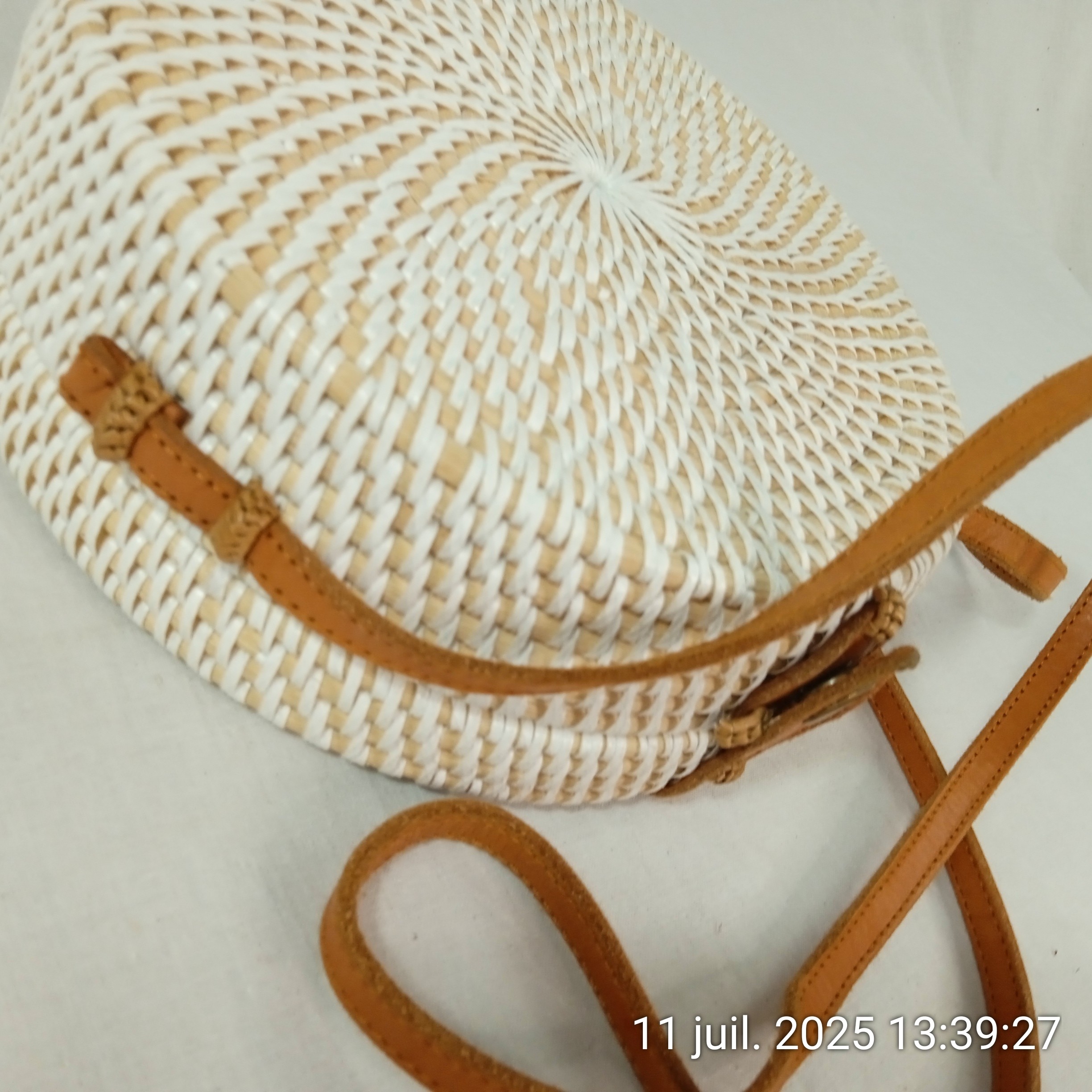 Voir photo 7 de Sac à main rond en rotin tressé à la main lanière en cuir véritable Sac à main rond en rotin tressé à la main lanière en cuir véritable Très bon état reconditionné photo 7