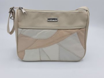 Sac à main TED LAPIDUS Beige de secondes mains en bon état Bon état - 15,00 € Sac à main TED LAPIDUS Beige de secondes mains en bon état Bon état N/A reconditionné disponible sur Claquettes Market