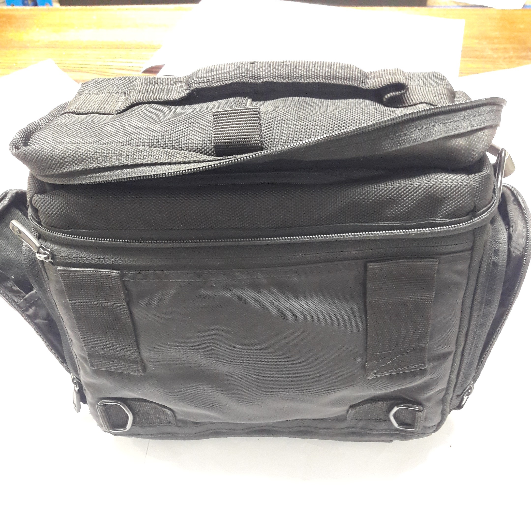 Voir photo 10 de SAC APPAREIL PHOTO SAMSONITE + obturateur fujica+ pare soleil + boite de rangement pour peliculle (sony ) SAC APPAREIL PHOTO SAMSONITE + obturateur fujica+ pare soleil + boite de rangement pour peliculle (sony ) état correct reconditionné photo 10