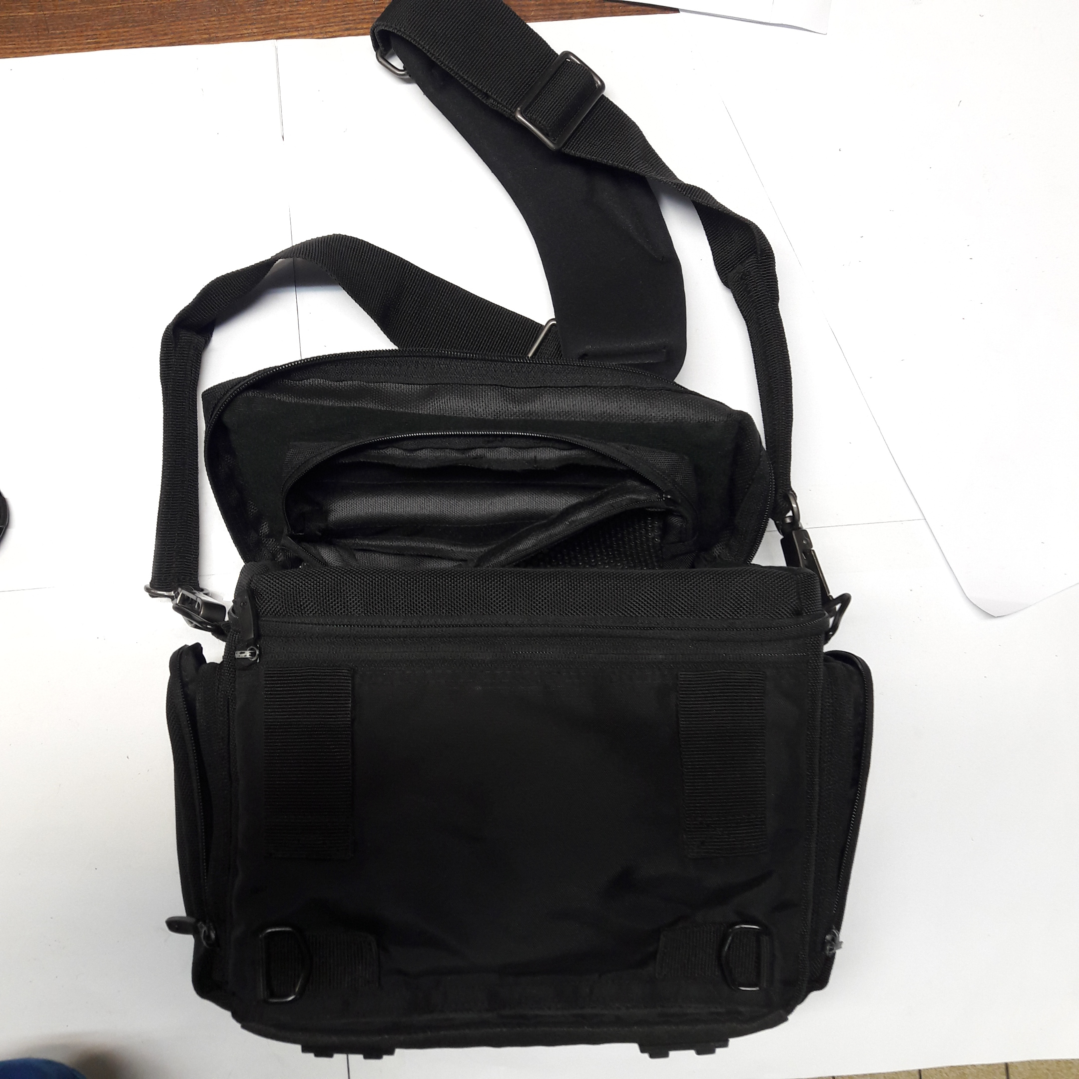 Voir photo 5 de SAC APPAREIL PHOTO SAMSONITE + obturateur fujica+ pare soleil + boite de rangement pour peliculle (sony ) SAC APPAREIL PHOTO SAMSONITE + obturateur fujica+ pare soleil + boite de rangement pour peliculle (sony ) état correct reconditionné photo 5